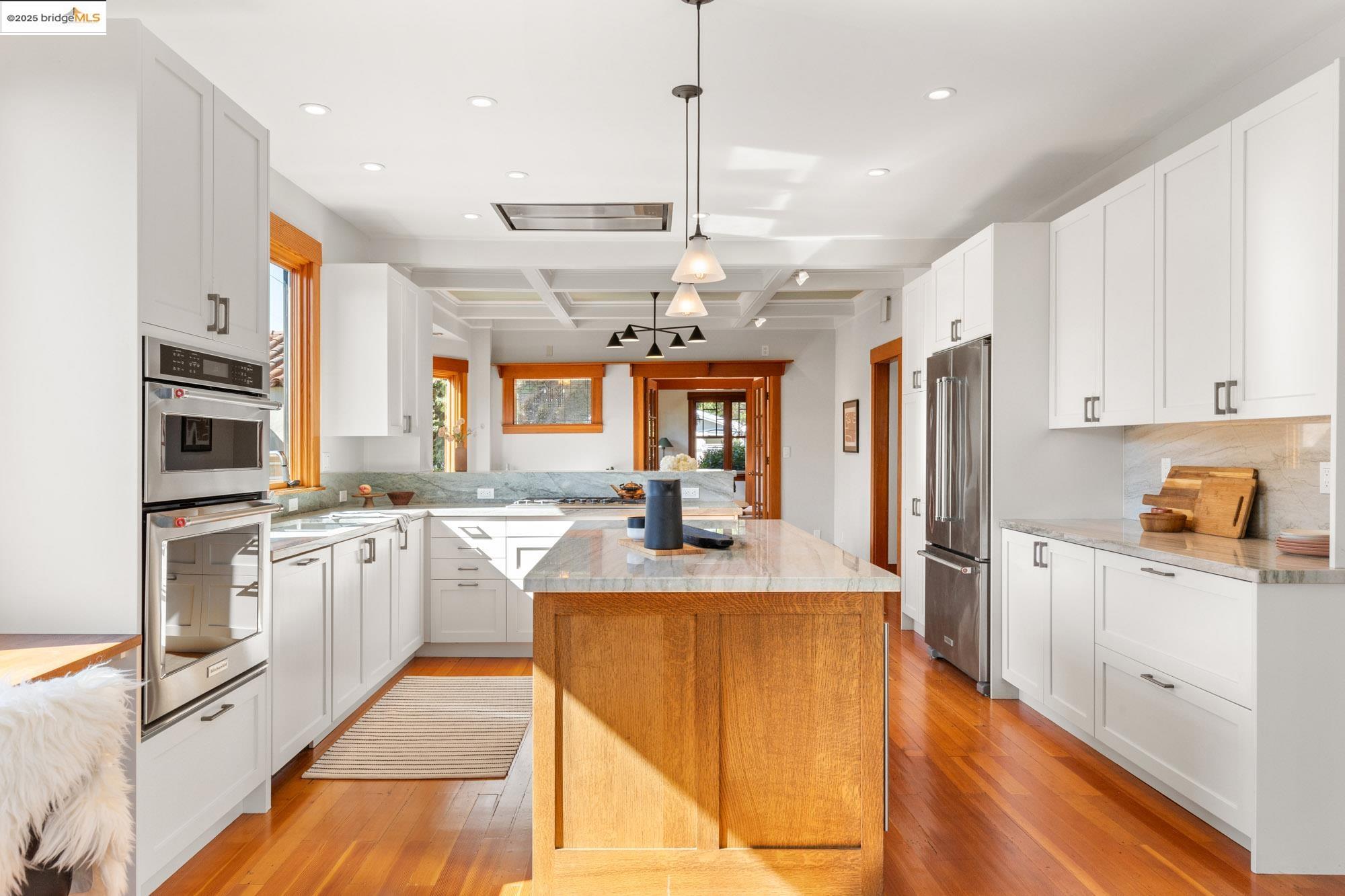 Detail Gallery Image 14 of 58 For 2204 Woolsey, Berkeley,  CA 94705 - 3 Beds | 2 Baths