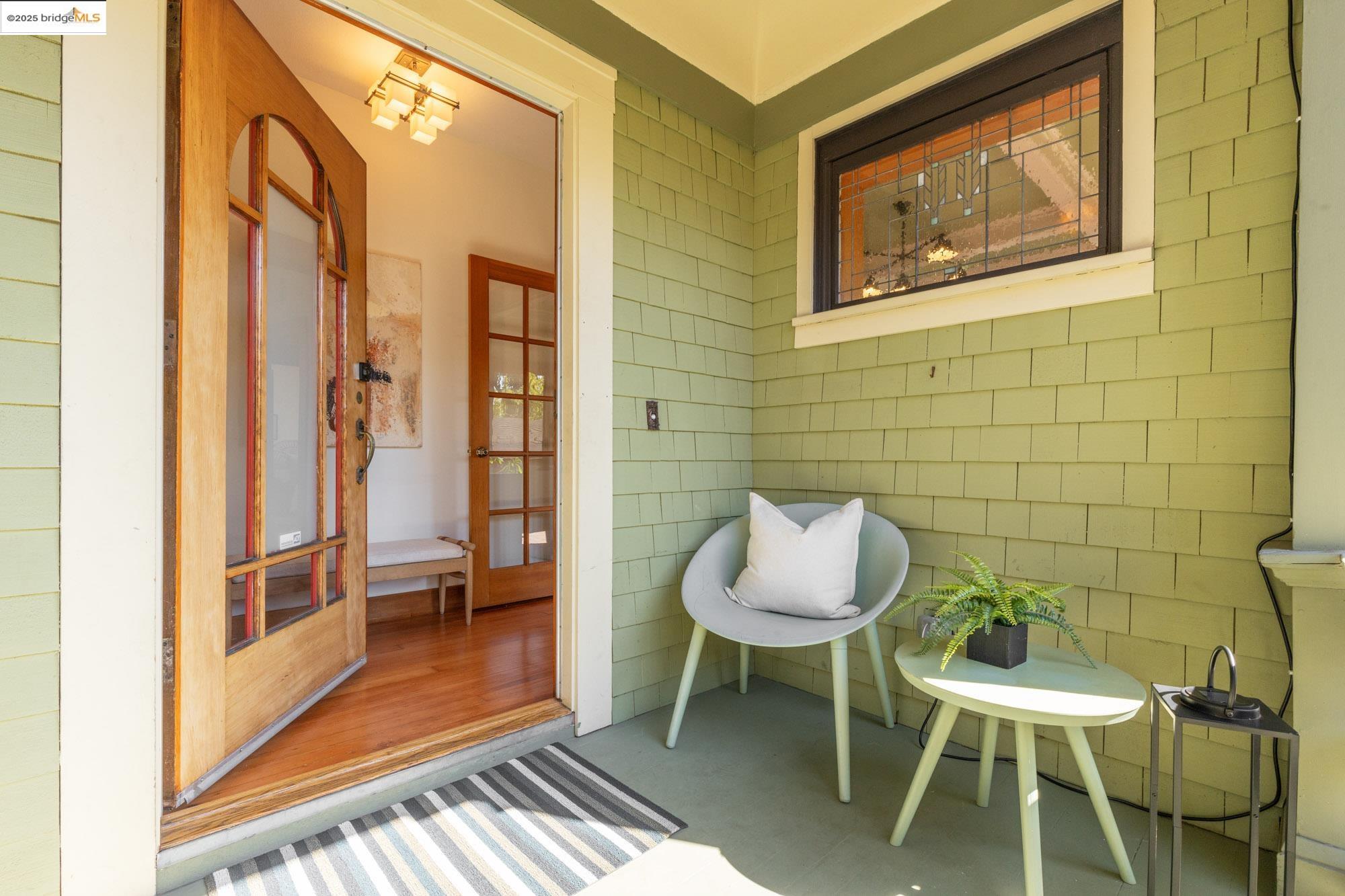 Detail Gallery Image 3 of 58 For 2204 Woolsey, Berkeley,  CA 94705 - 3 Beds | 2 Baths