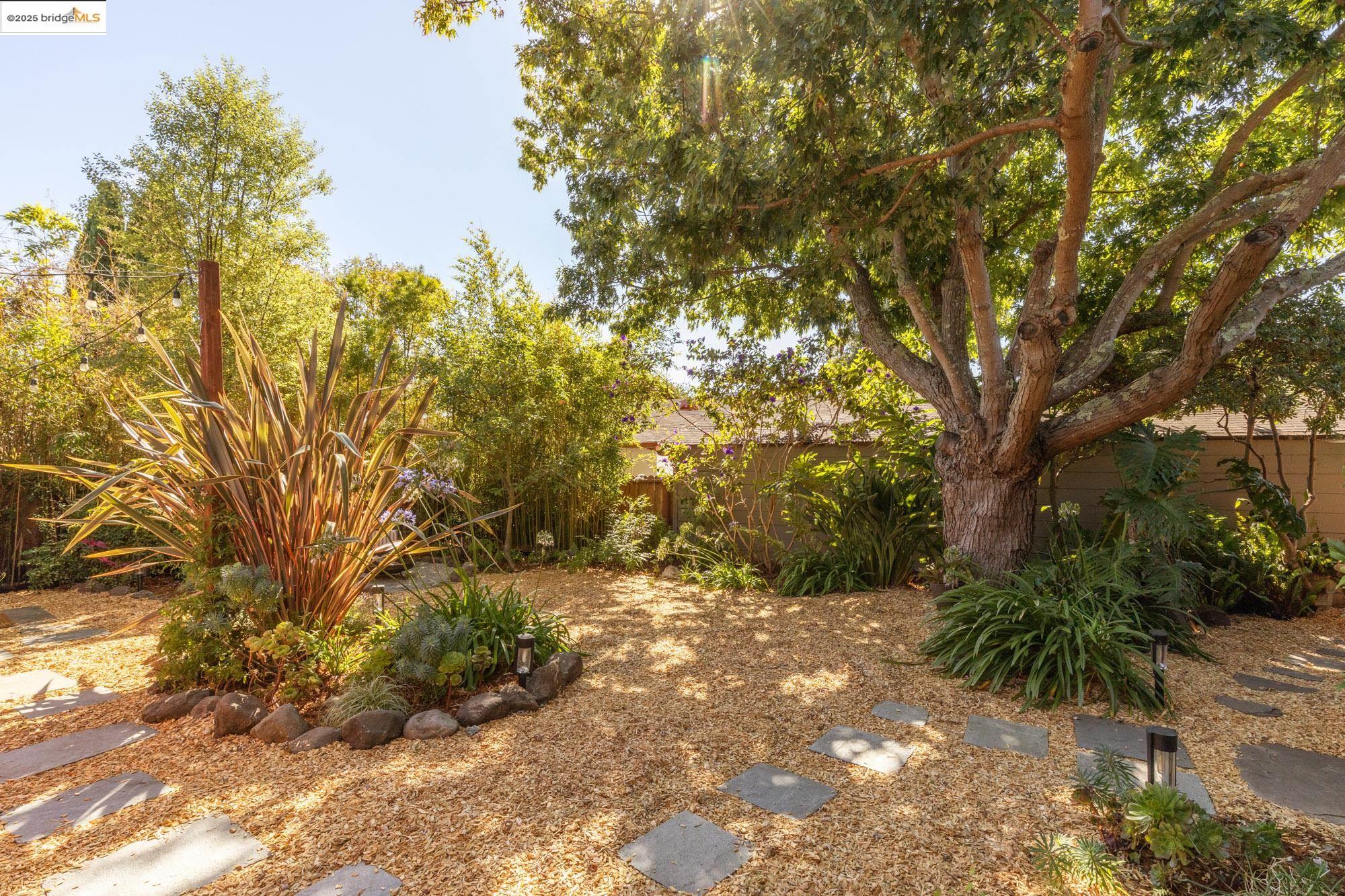 Detail Gallery Image 35 of 58 For 2204 Woolsey, Berkeley,  CA 94705 - 3 Beds | 2 Baths