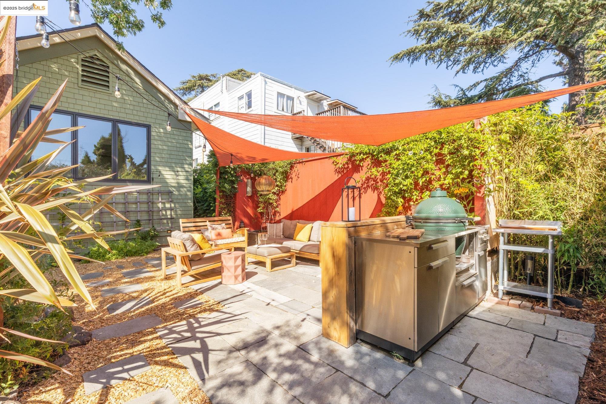 Detail Gallery Image 38 of 58 For 2204 Woolsey, Berkeley,  CA 94705 - 3 Beds | 2 Baths