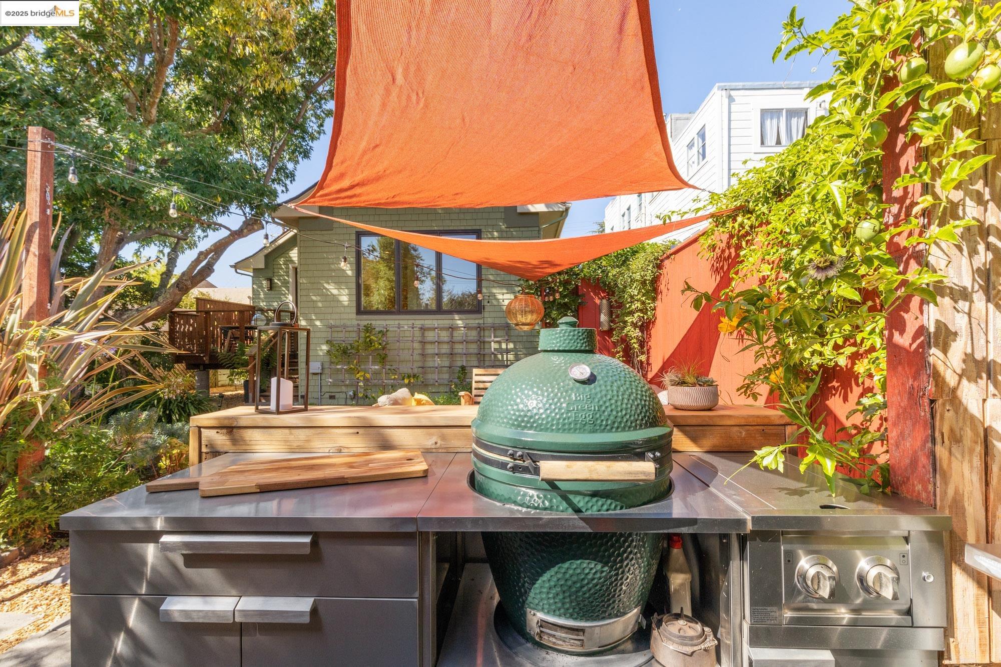 Detail Gallery Image 39 of 58 For 2204 Woolsey, Berkeley,  CA 94705 - 3 Beds | 2 Baths