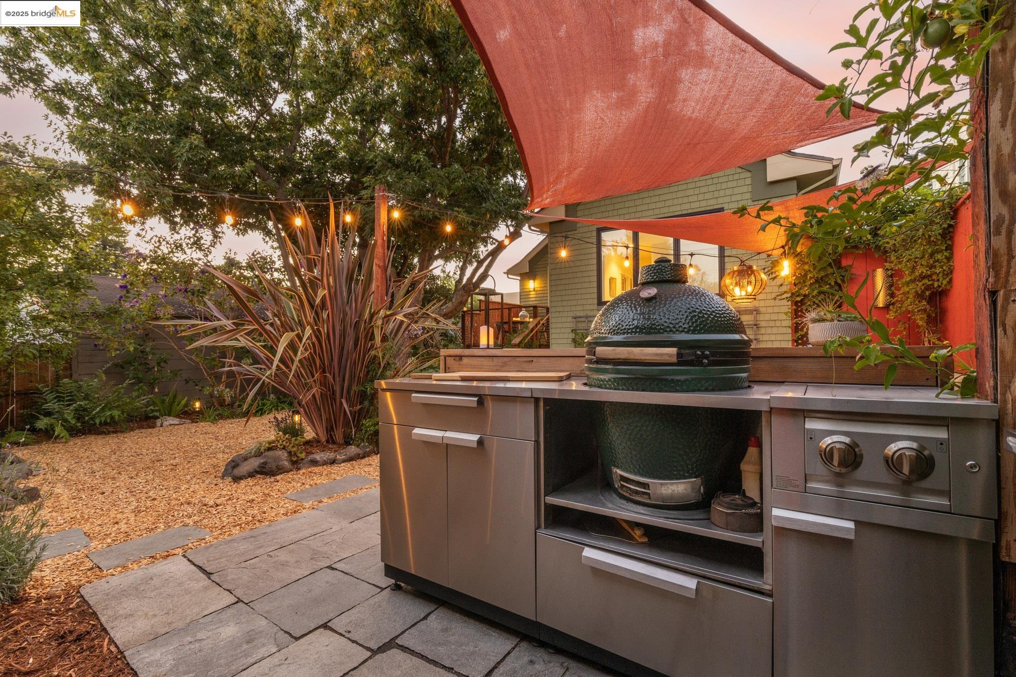 Detail Gallery Image 56 of 58 For 2204 Woolsey, Berkeley,  CA 94705 - 3 Beds | 2 Baths