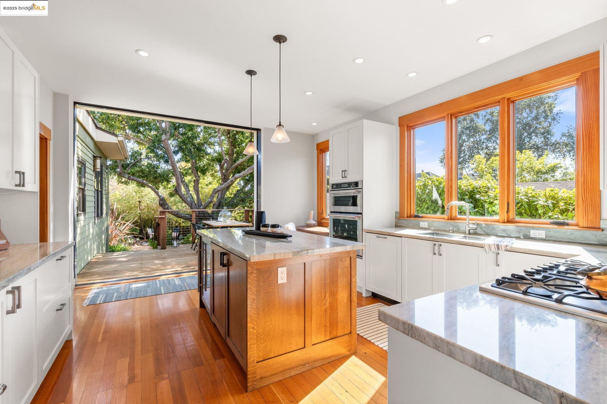Detail Gallery Image 10 of 58 For 2204 Woolsey, Berkeley,  CA 94705 - 3 Beds | 2 Baths