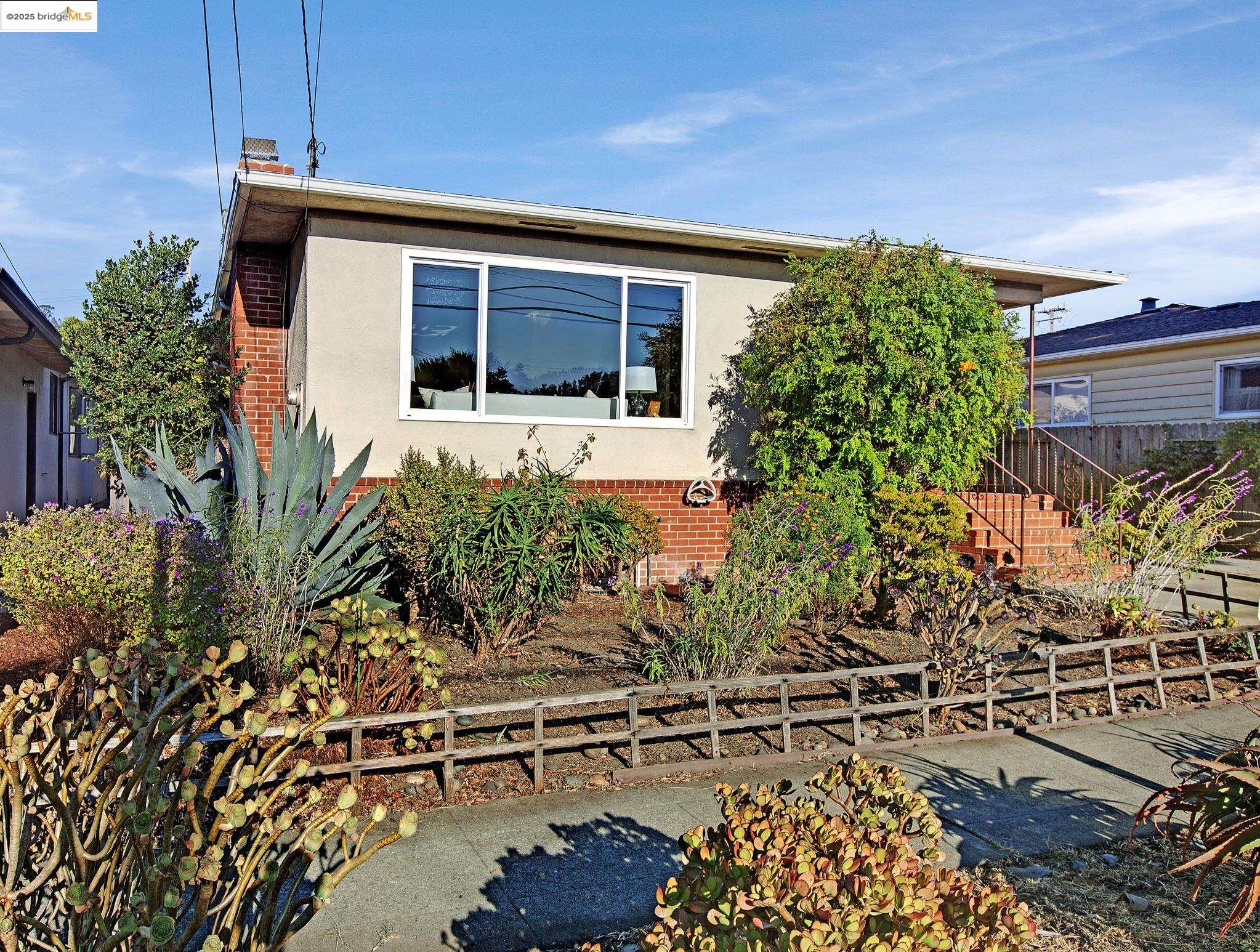 Detail Gallery Image 2 of 28 For 418 Clayton Ave, El Cerrito,  CA 94530 - 2 Beds | 1/1 Baths