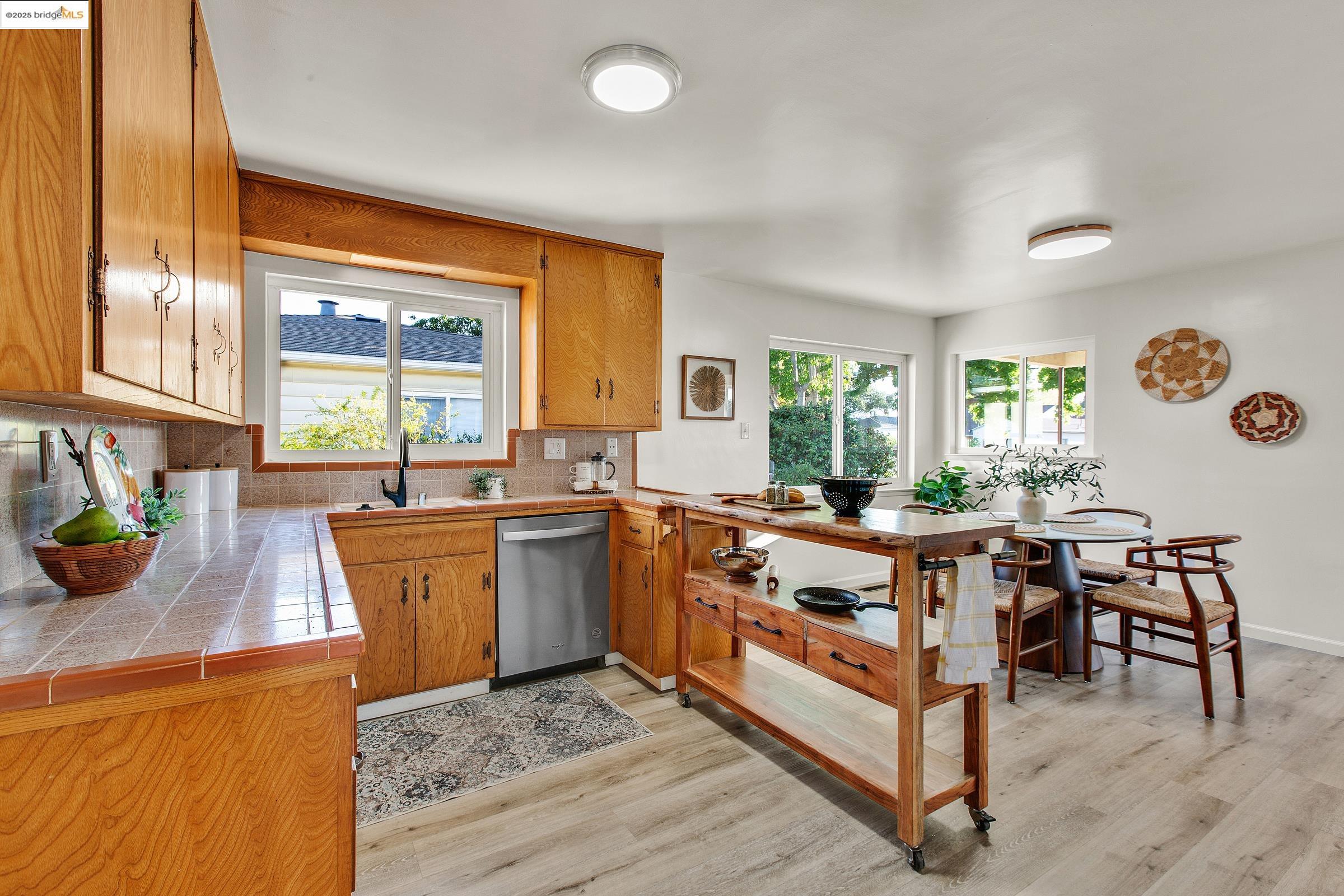 Detail Gallery Image 11 of 28 For 418 Clayton Ave, El Cerrito,  CA 94530 - 2 Beds | 1/1 Baths