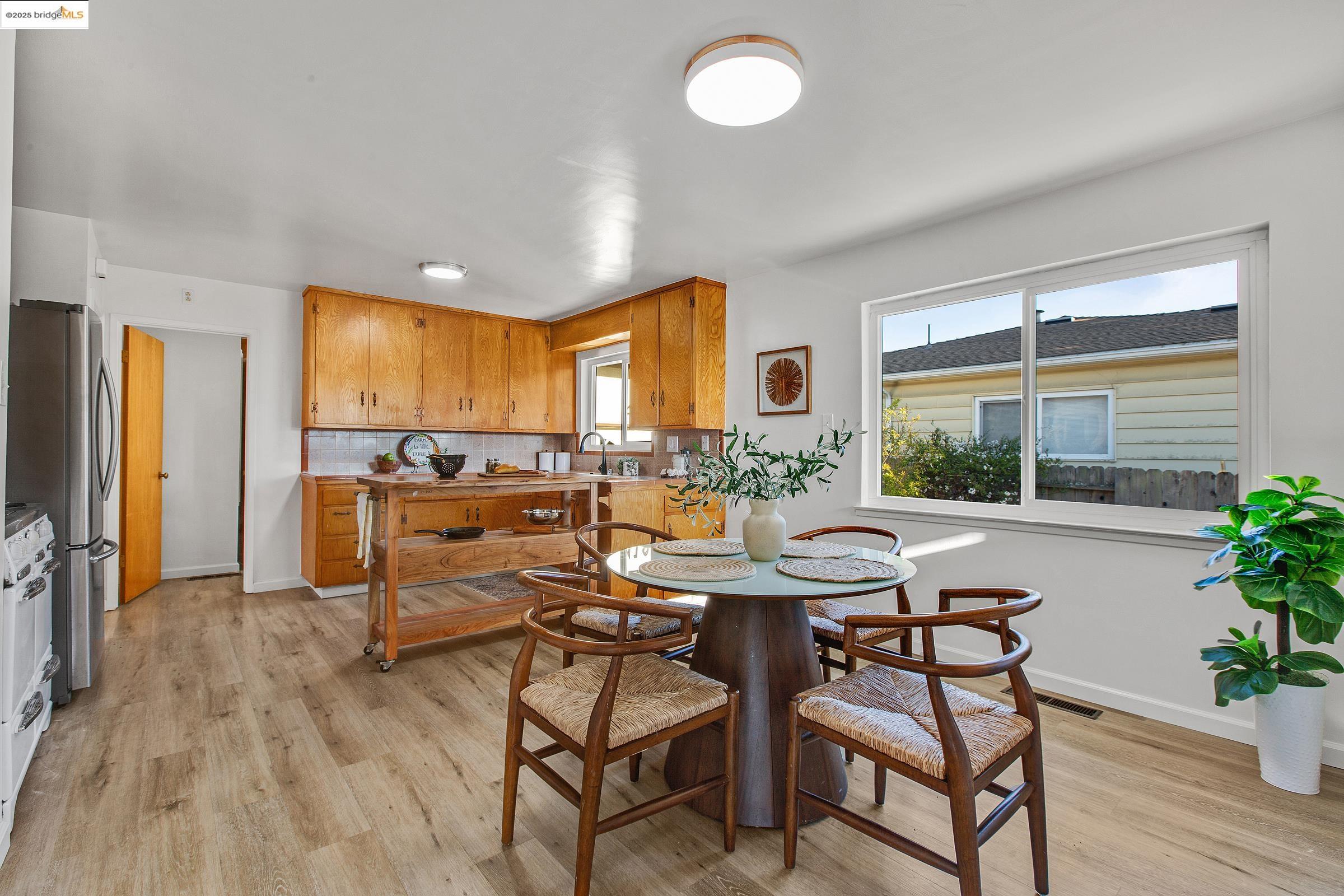 Detail Gallery Image 8 of 28 For 418 Clayton Ave, El Cerrito,  CA 94530 - 2 Beds | 1/1 Baths