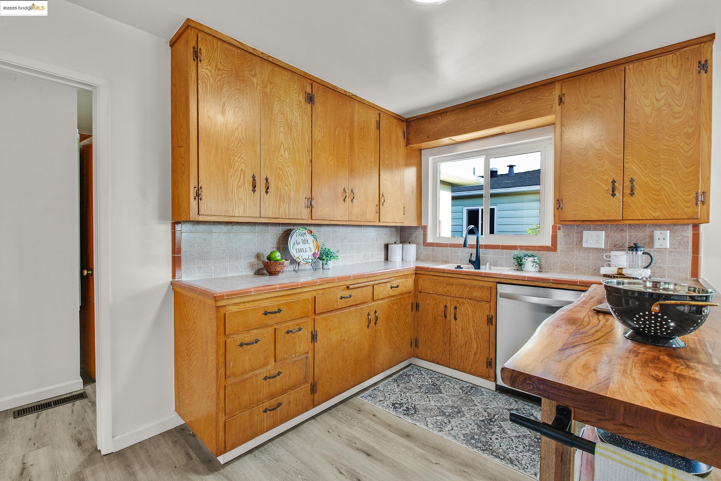 Detail Gallery Image 10 of 28 For 418 Clayton Ave, El Cerrito,  CA 94530 - 2 Beds | 1/1 Baths