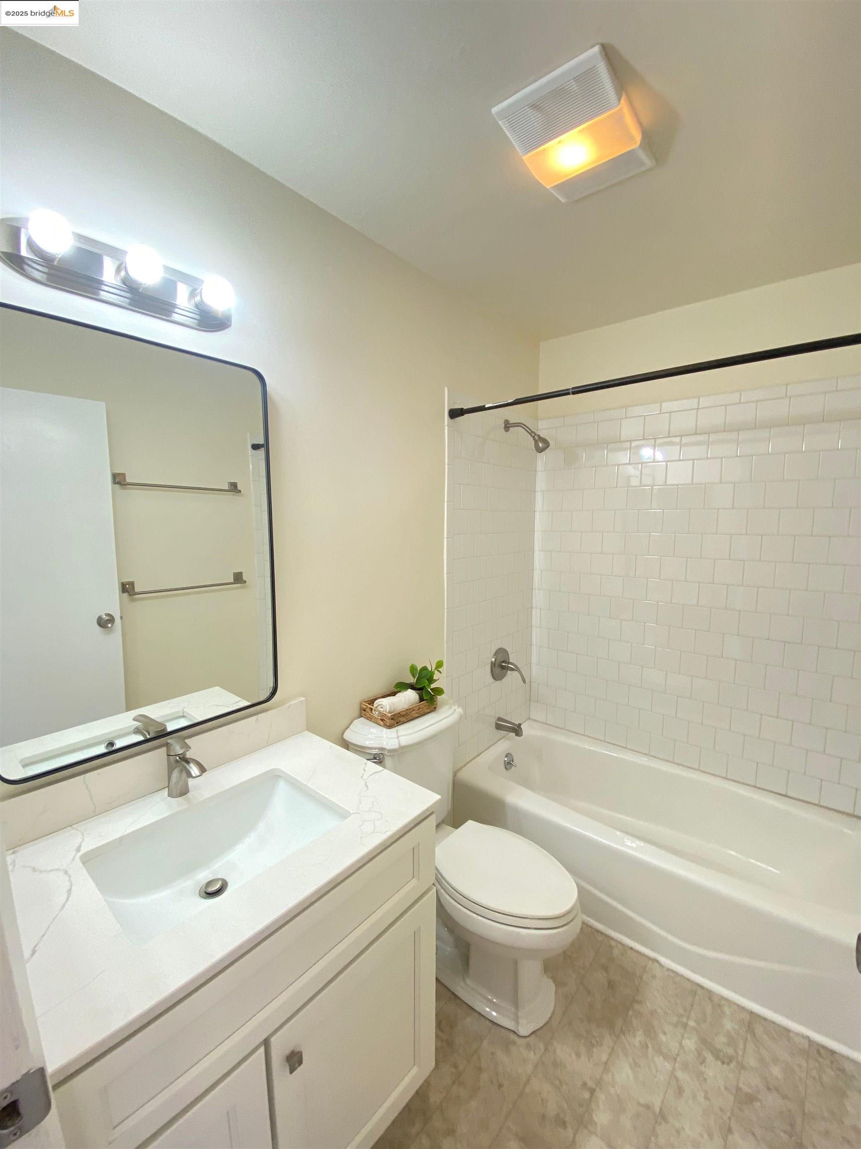 Detail Gallery Image 2 of 25 For 1138 E 12th St., Oakland,  CA 94606 - – Beds | – Baths