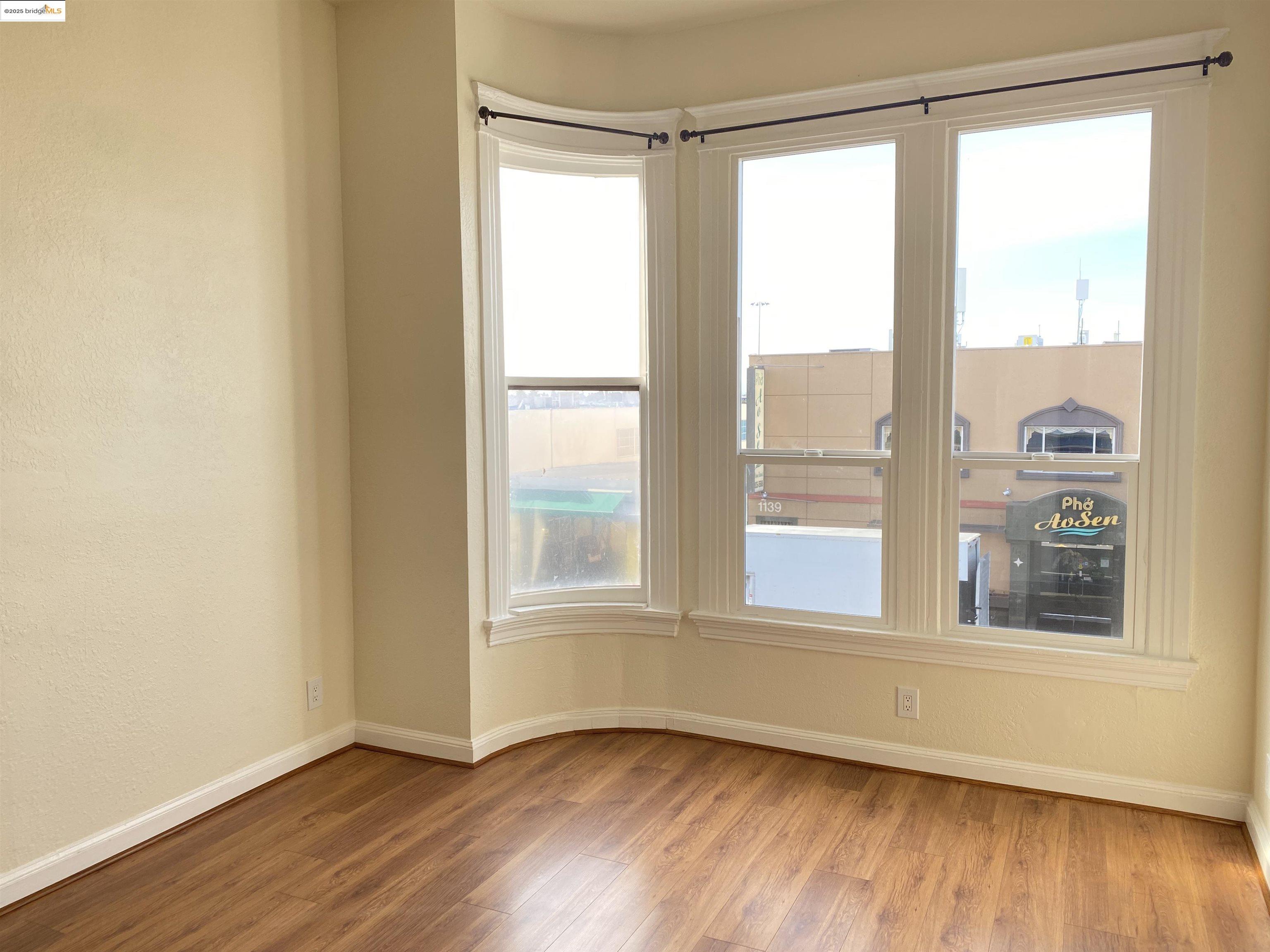 Detail Gallery Image 4 of 25 For 1138 E 12th St., Oakland,  CA 94606 - – Beds | – Baths