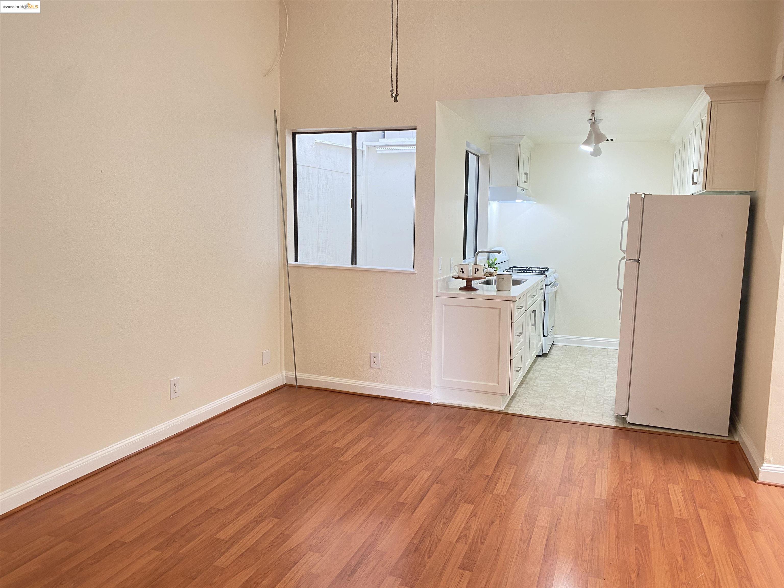 Detail Gallery Image 10 of 25 For 1138 E 12th St., Oakland,  CA 94606 - – Beds | – Baths