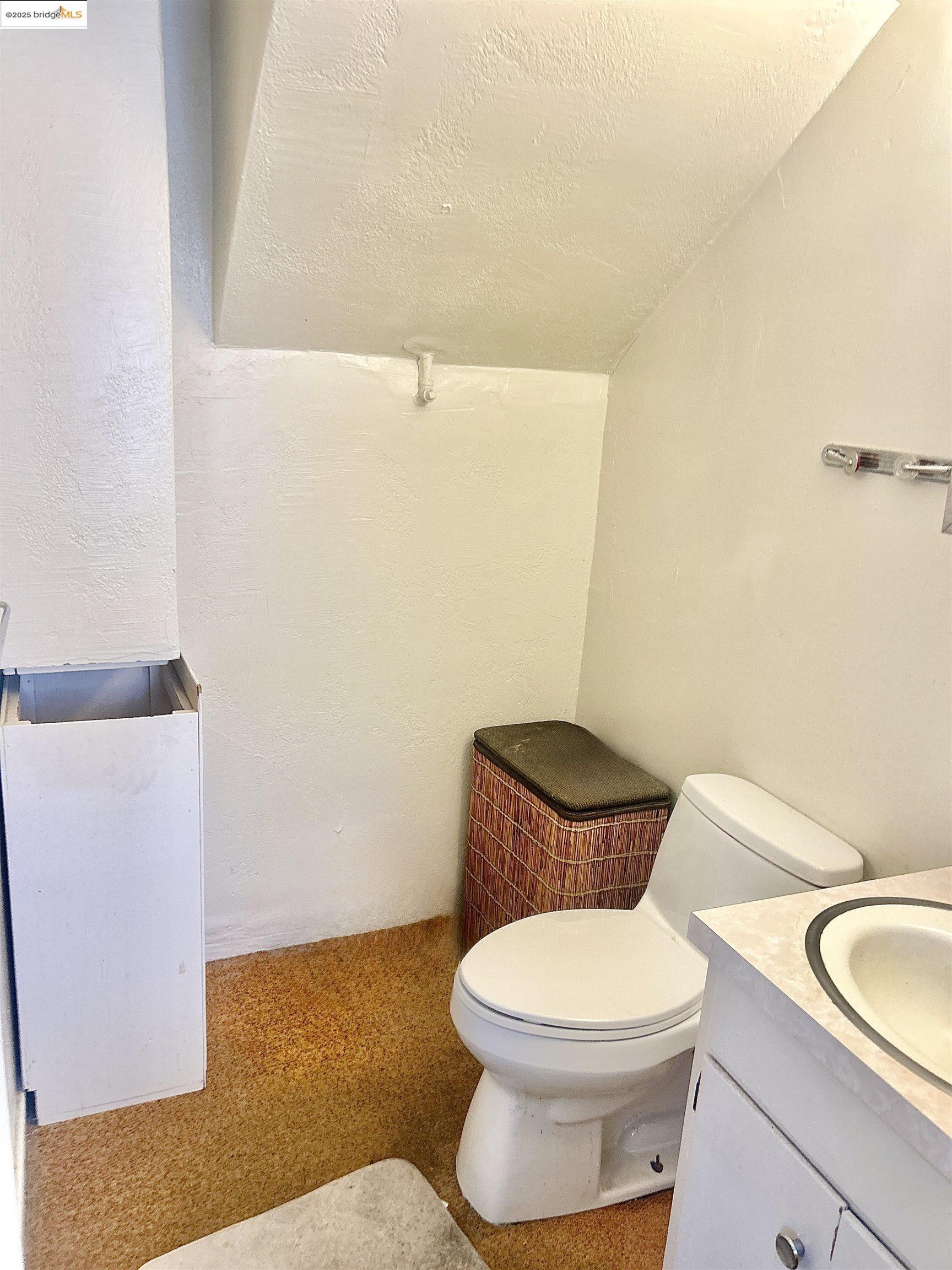 Detail Gallery Image 15 of 21 For 1046 Santa Fe Ave, Albany,  CA 94706 - 2 Beds | 1/1 Baths