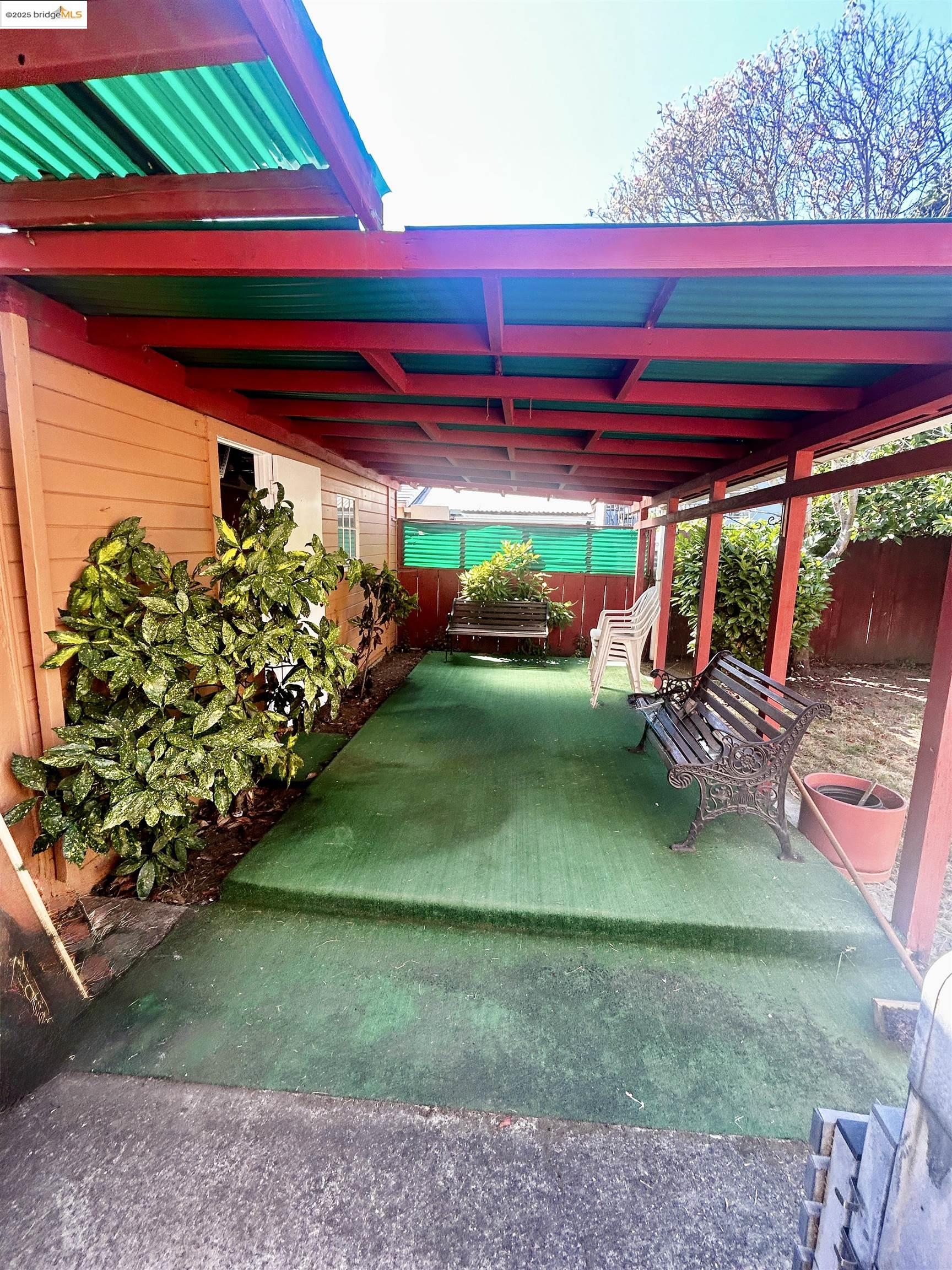 Detail Gallery Image 19 of 21 For 1046 Santa Fe Ave, Albany,  CA 94706 - 2 Beds | 1/1 Baths