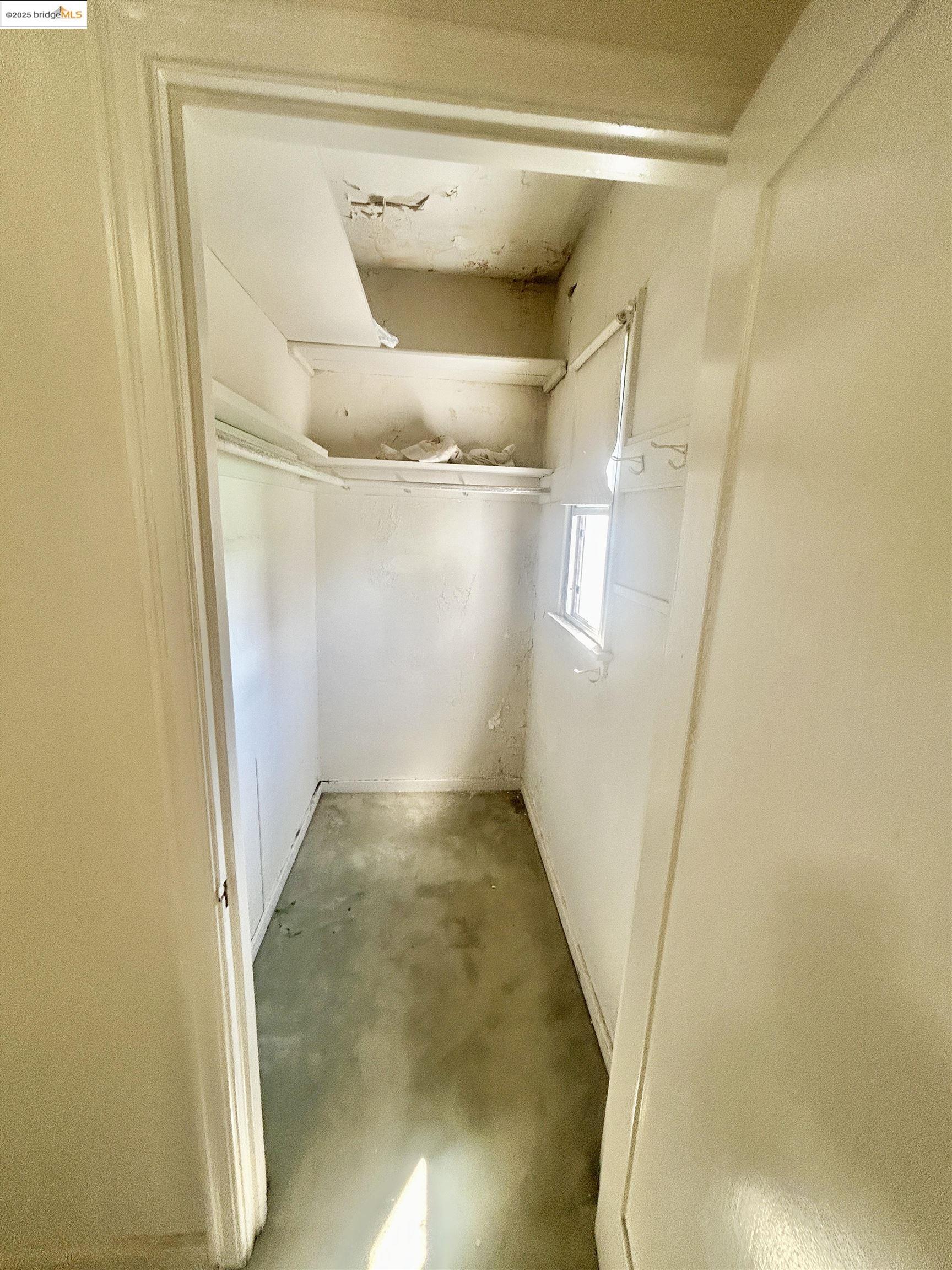 Detail Gallery Image 8 of 21 For 1046 Santa Fe Ave, Albany,  CA 94706 - 2 Beds | 1/1 Baths
