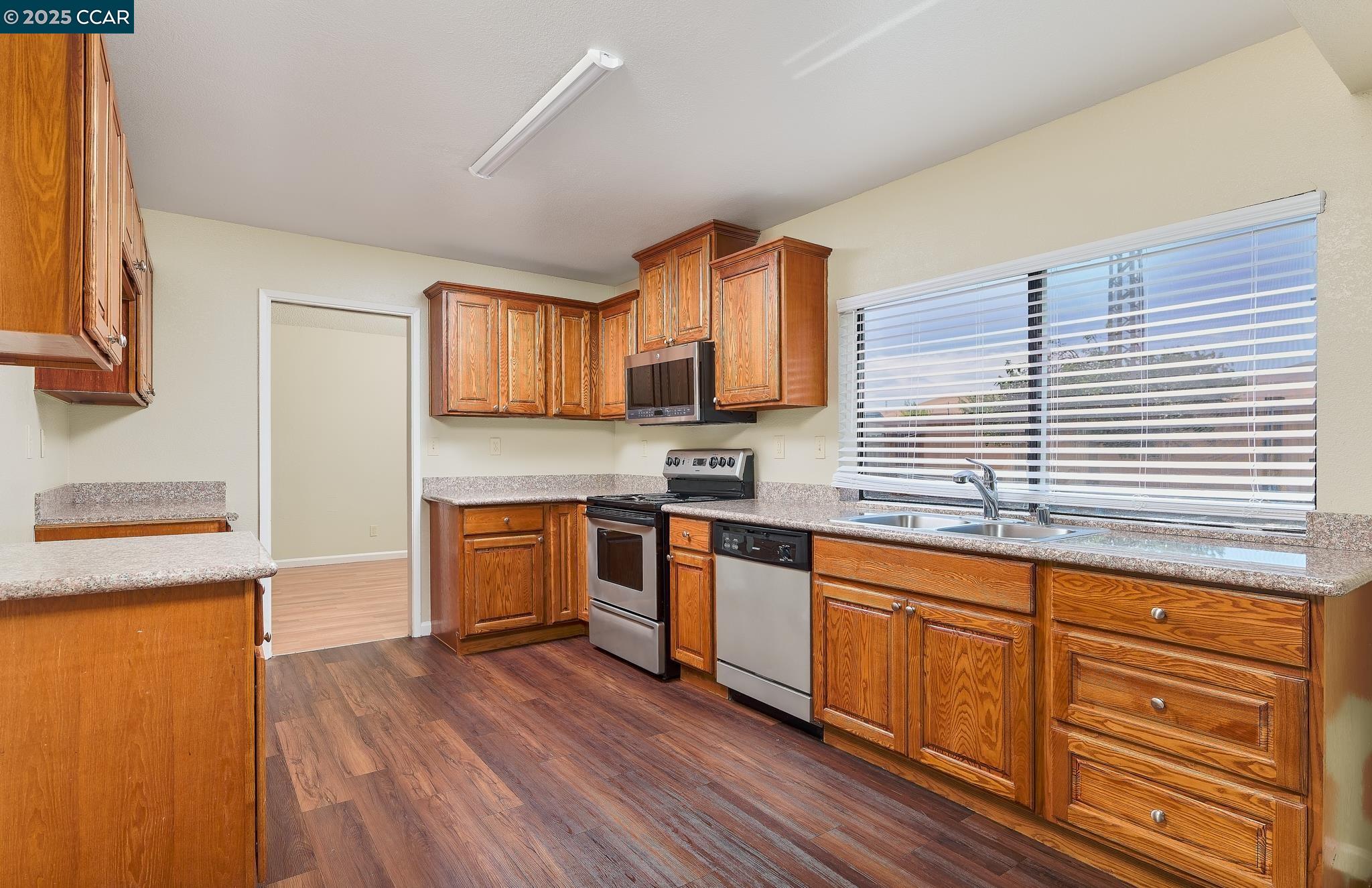 Detail Gallery Image 3 of 24 For 2126 Mendocino Dr, Bay Point,  CA 94565 - 3 Beds | 2/1 Baths