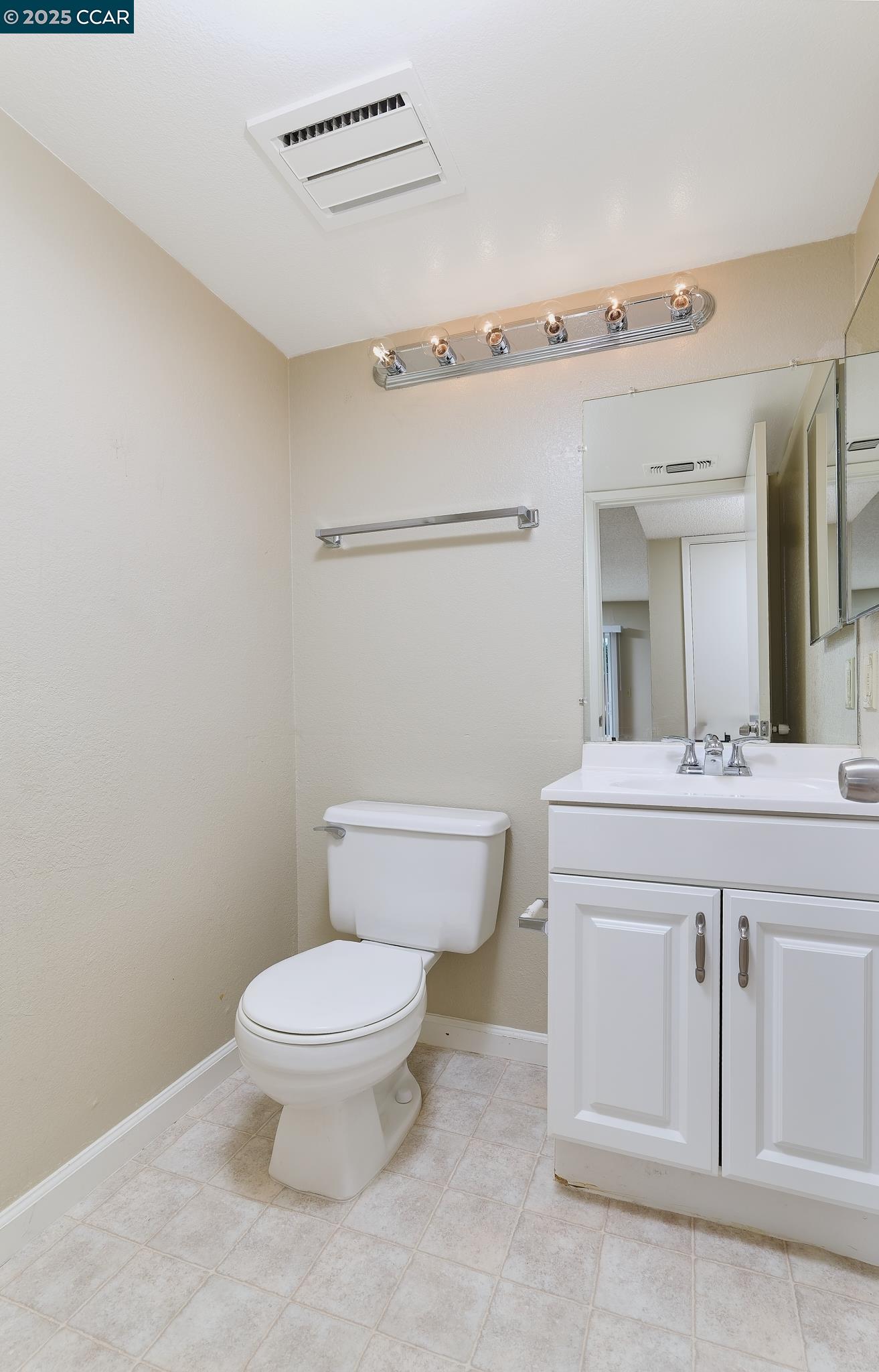 Detail Gallery Image 7 of 24 For 2126 Mendocino Dr, Bay Point,  CA 94565 - 3 Beds | 2/1 Baths