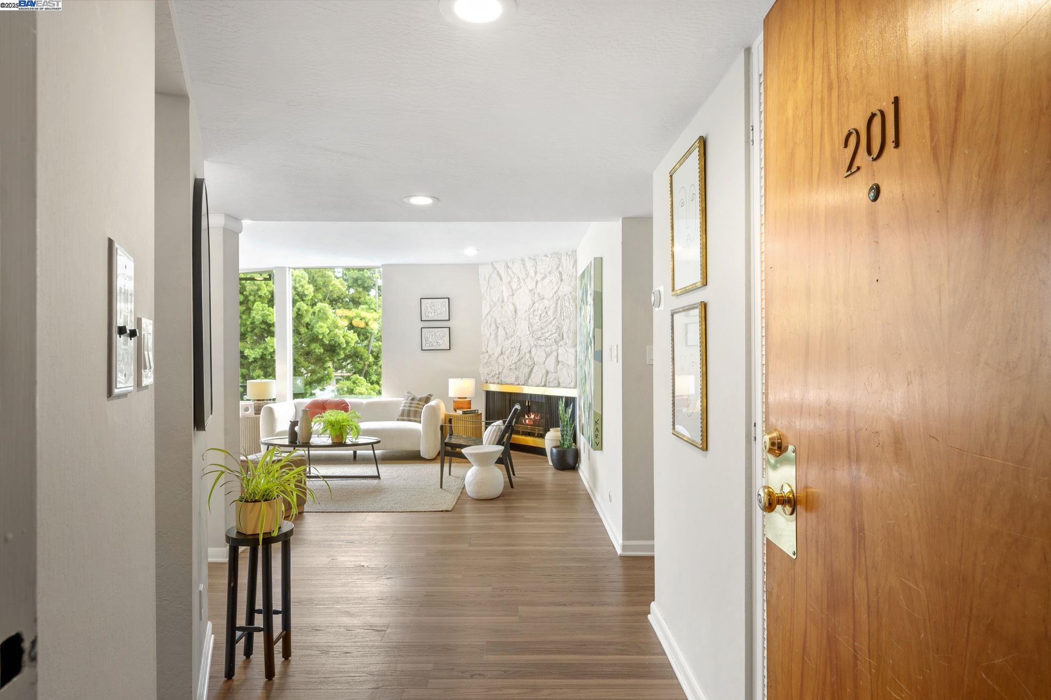 Detail Gallery Image 2 of 60 For 383 Staten Ave #201,  Oakland,  CA 94610 - 3 Beds | 2 Baths