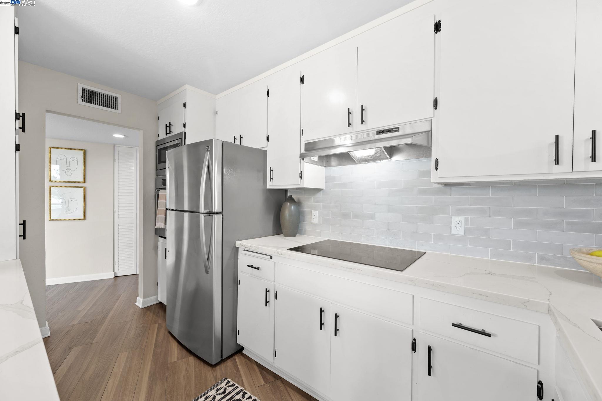 Detail Gallery Image 14 of 60 For 383 Staten Ave #201,  Oakland,  CA 94610 - 3 Beds | 2 Baths