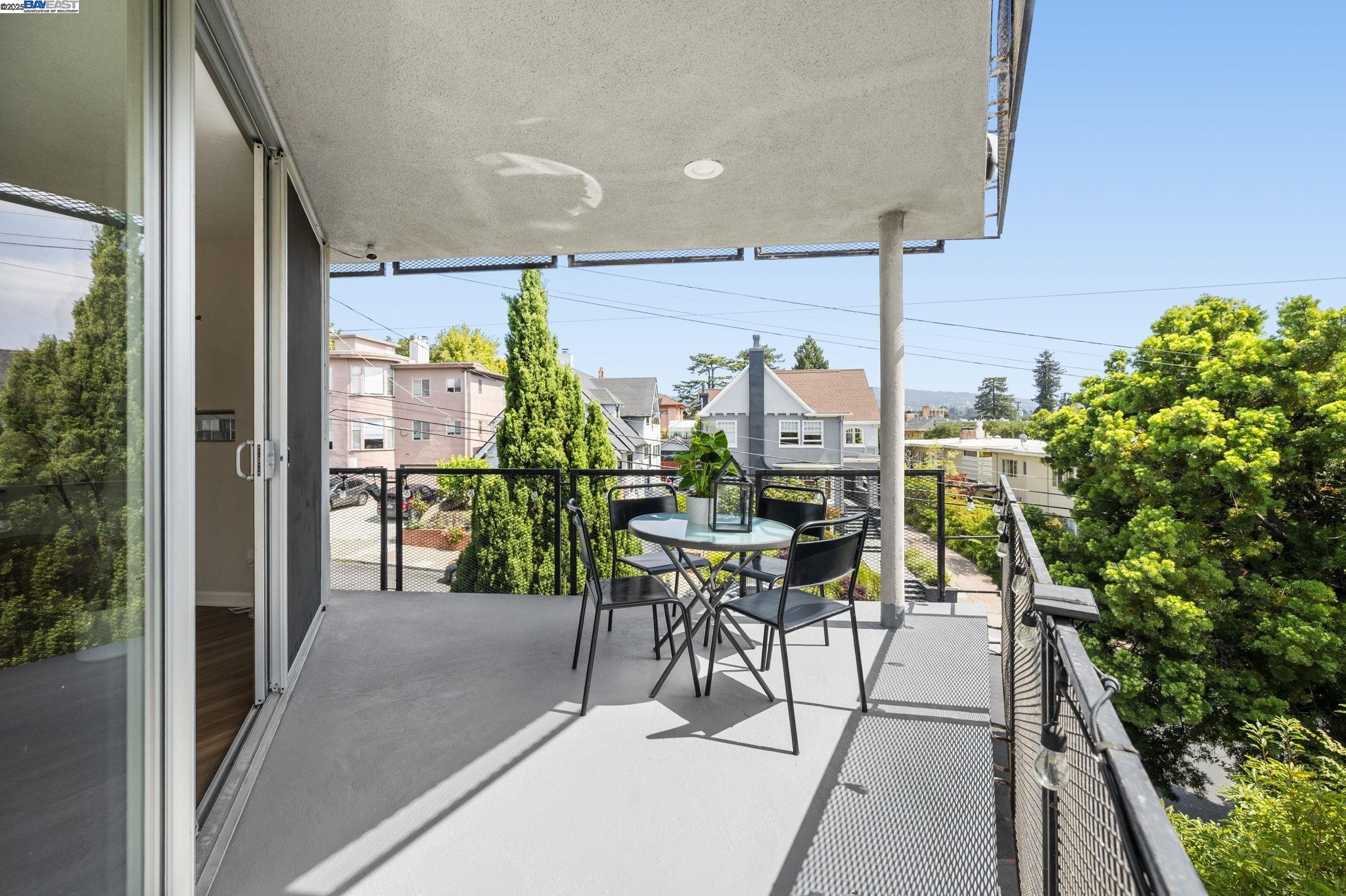 Detail Gallery Image 22 of 60 For 383 Staten Ave #201,  Oakland,  CA 94610 - 3 Beds | 2 Baths