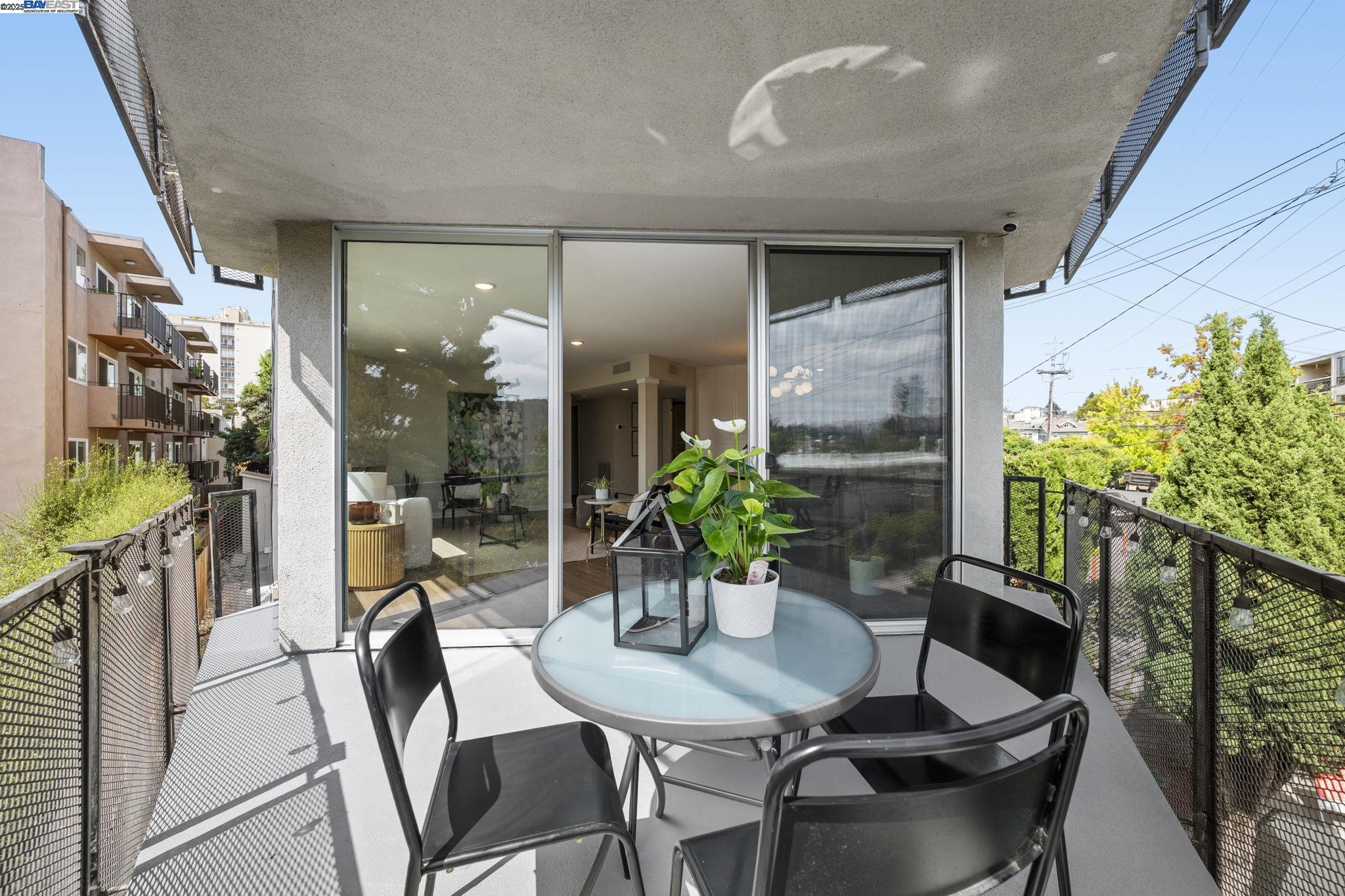 Detail Gallery Image 23 of 60 For 383 Staten Ave #201,  Oakland,  CA 94610 - 3 Beds | 2 Baths
