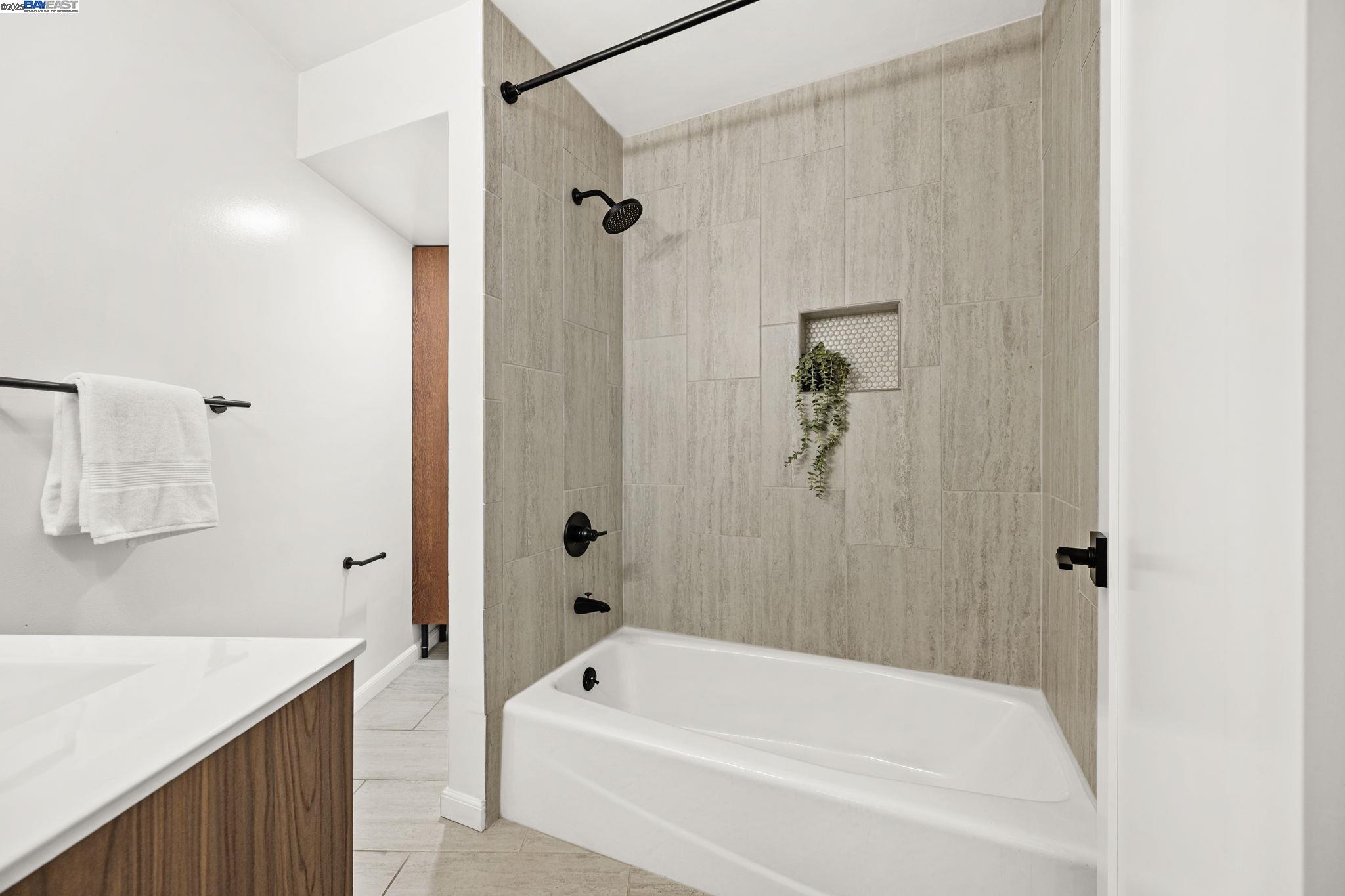 Detail Gallery Image 31 of 60 For 383 Staten Ave #201,  Oakland,  CA 94610 - 3 Beds | 2 Baths