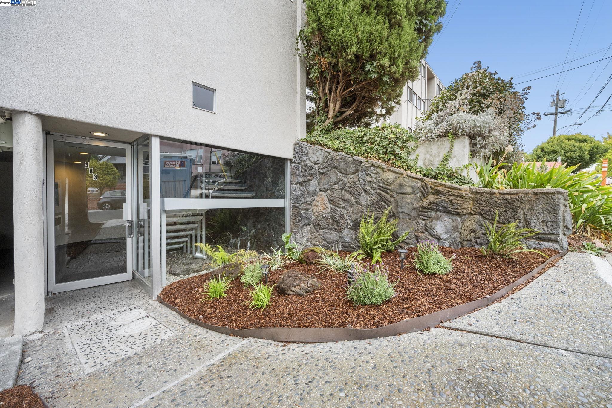 Detail Gallery Image 46 of 60 For 383 Staten Ave #201,  Oakland,  CA 94610 - 3 Beds | 2 Baths