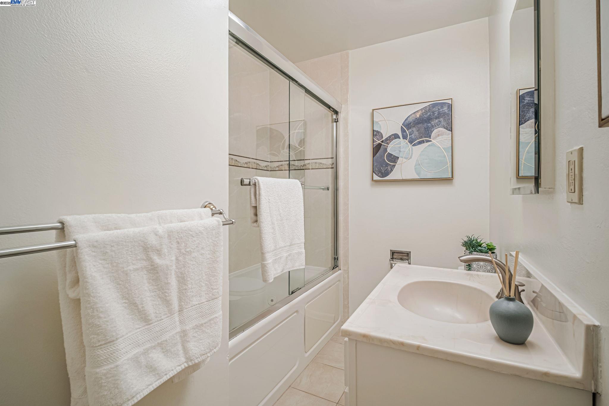 Detail Gallery Image 18 of 28 For 19461 Royal Ave, Hayward,  CA 94541 - 3 Beds | 2 Baths