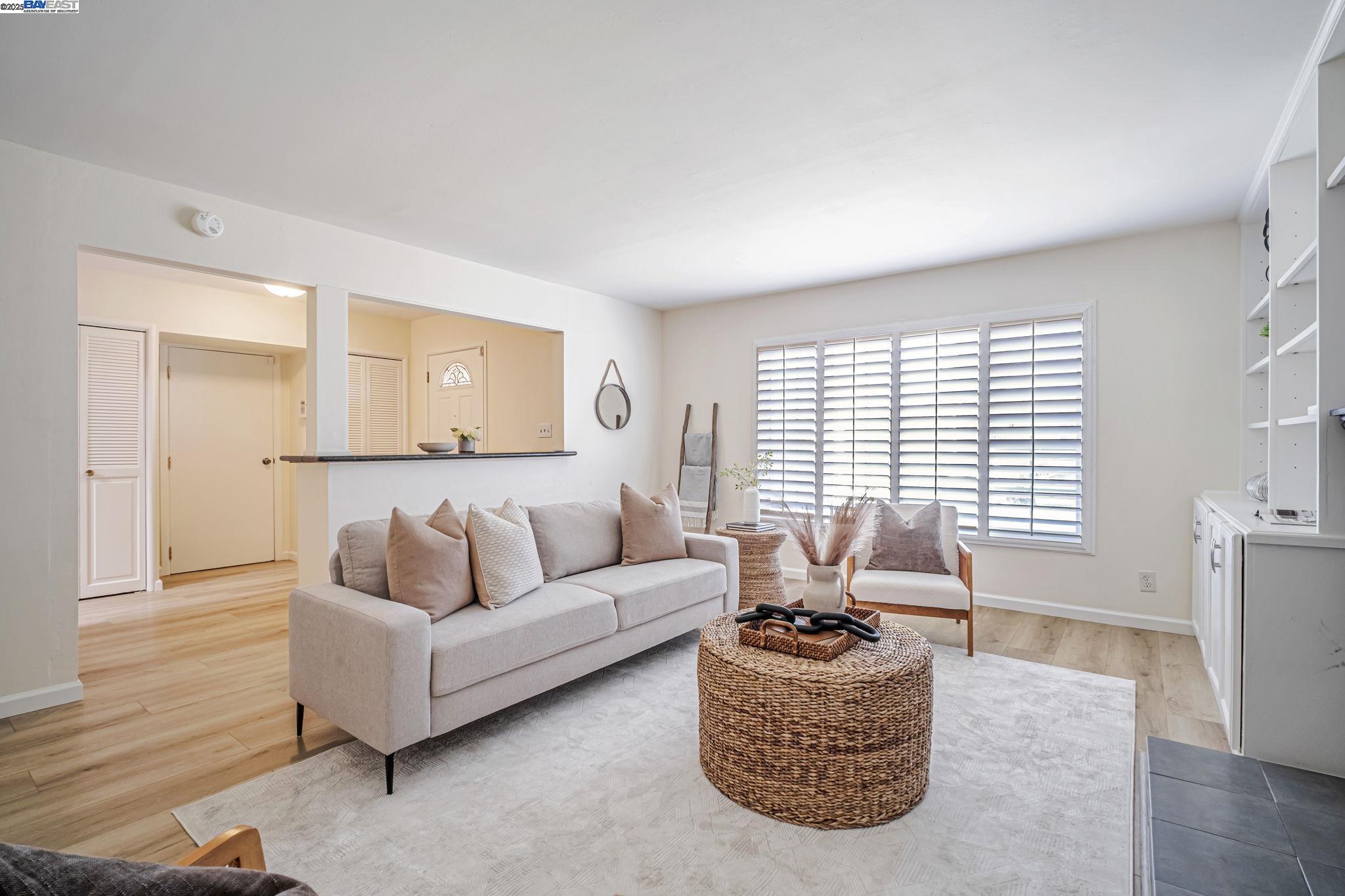 Detail Gallery Image 5 of 28 For 19461 Royal Ave, Hayward,  CA 94541 - 3 Beds | 2 Baths