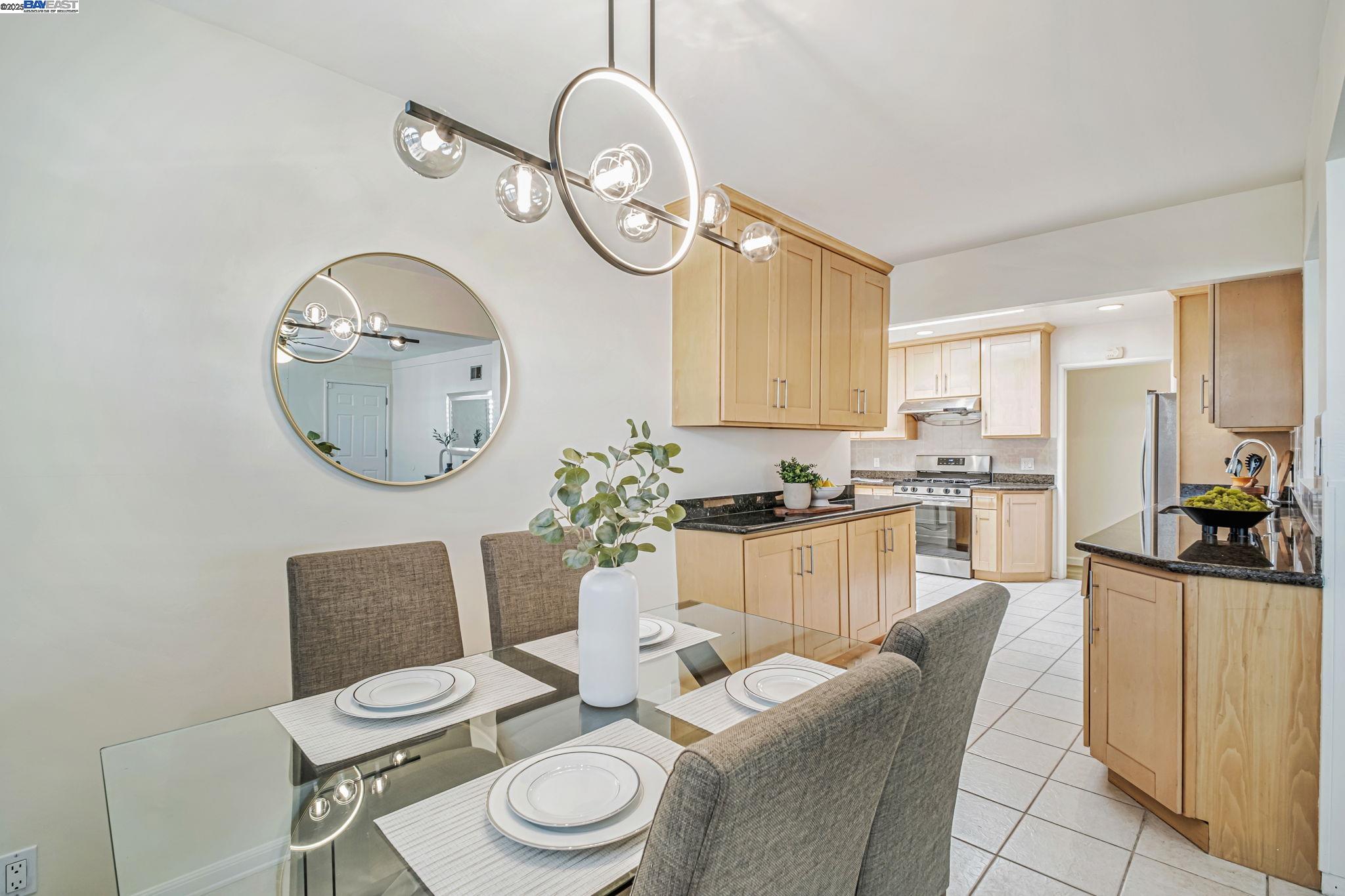 Detail Gallery Image 10 of 28 For 19461 Royal Ave, Hayward,  CA 94541 - 3 Beds | 2 Baths