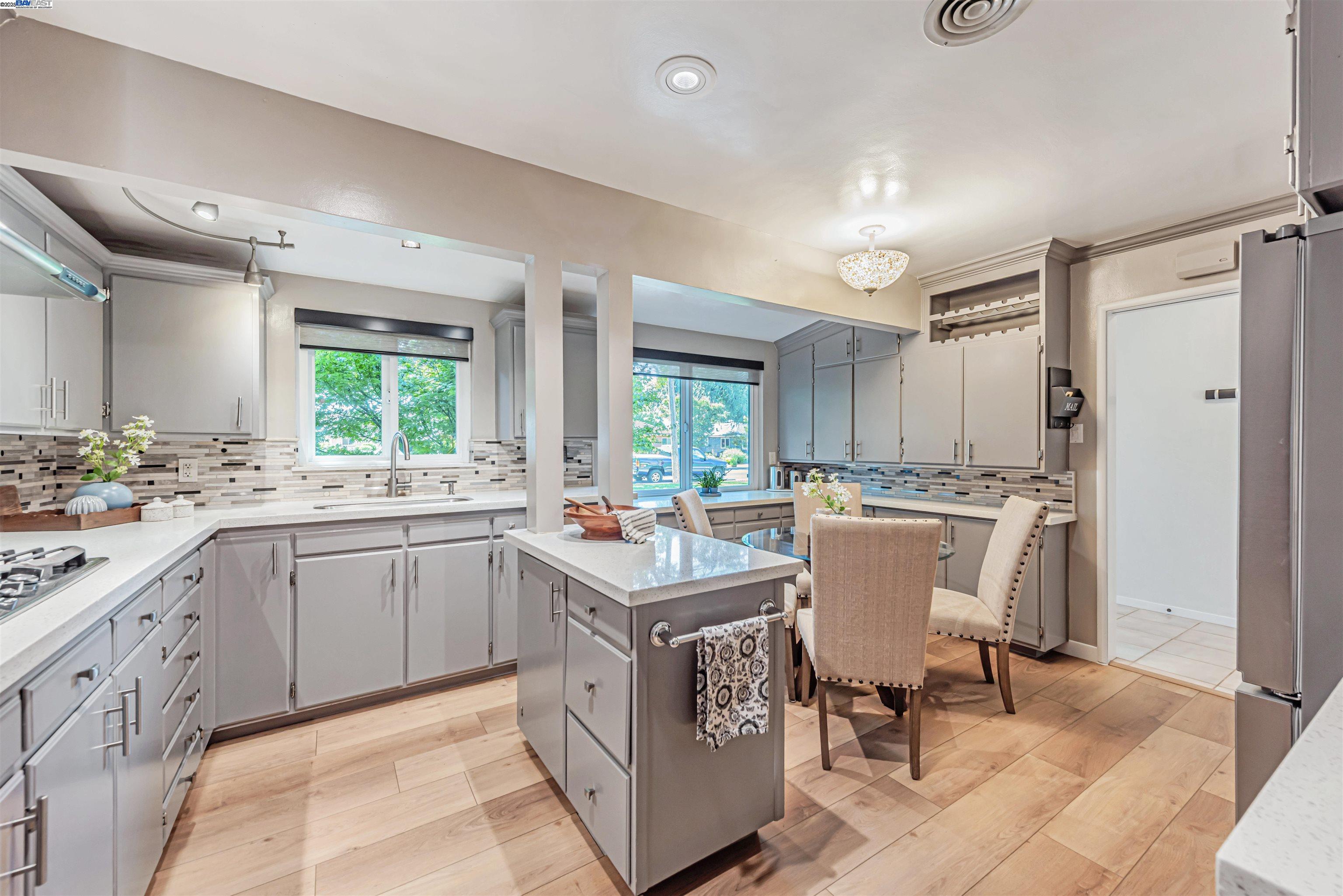 Detail Gallery Image 9 of 51 For 37826 Glenmoor Dr, Fremont,  CA 94536 - 4 Beds | 2 Baths