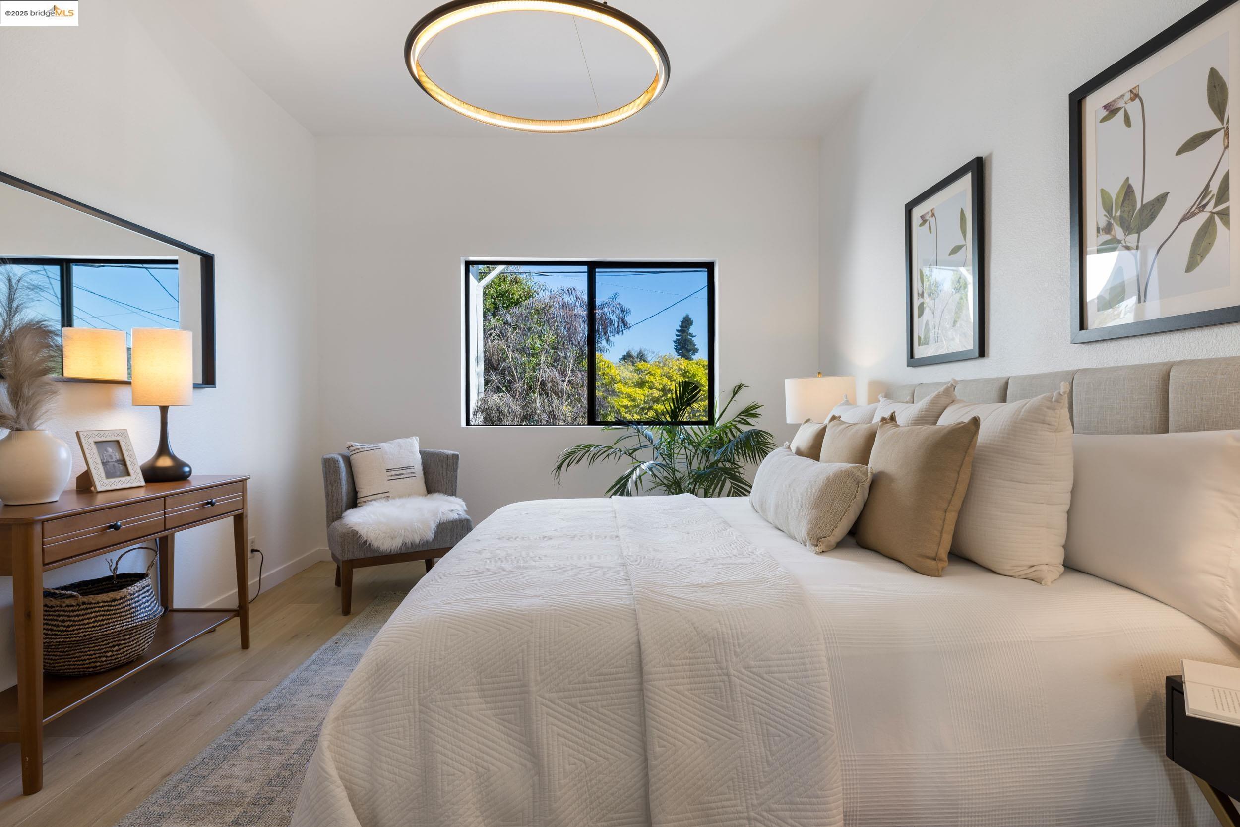 Detail Gallery Image 11 of 52 For 5239 Boyd Ave, Oakland,  CA 94618 - 3 Beds | 3 Baths