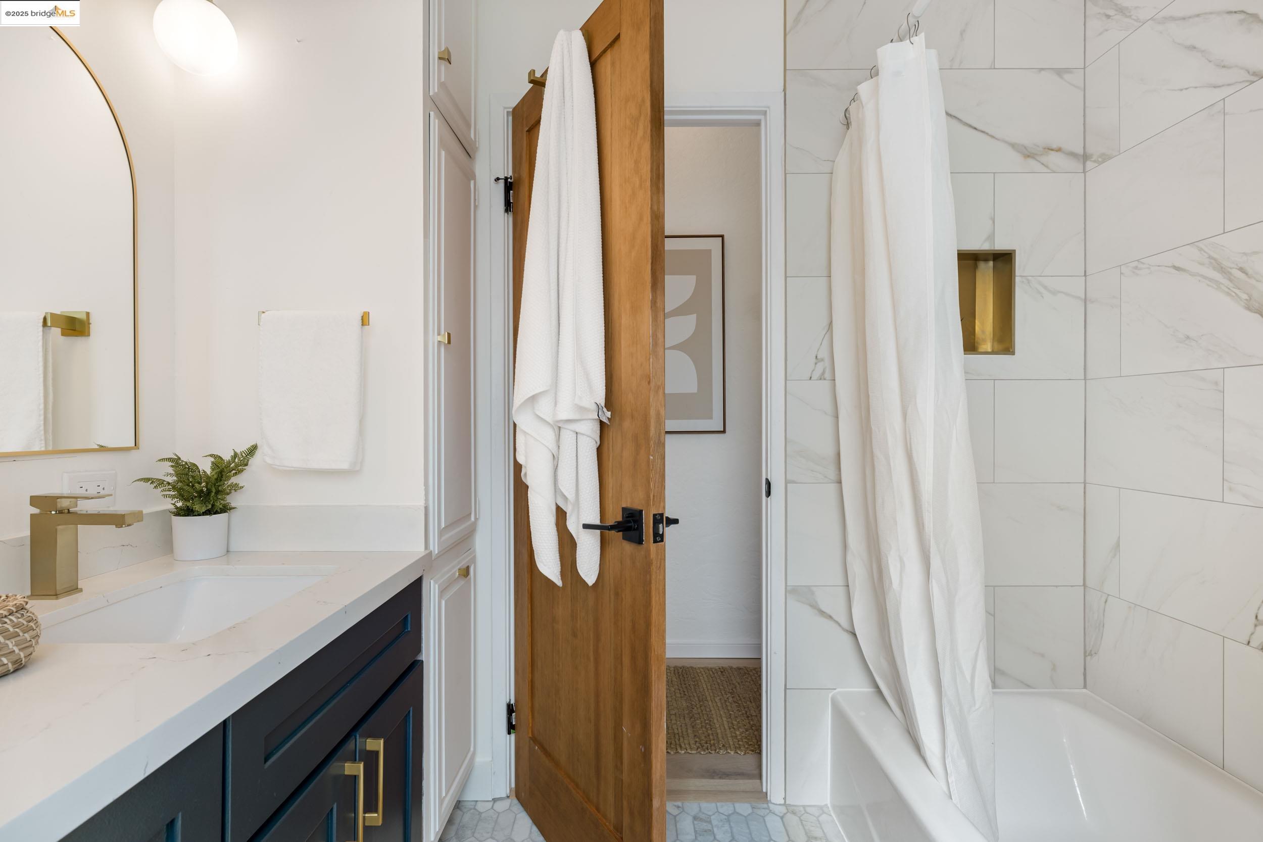 Detail Gallery Image 15 of 52 For 5239 Boyd Ave, Oakland,  CA 94618 - 3 Beds | 3 Baths
