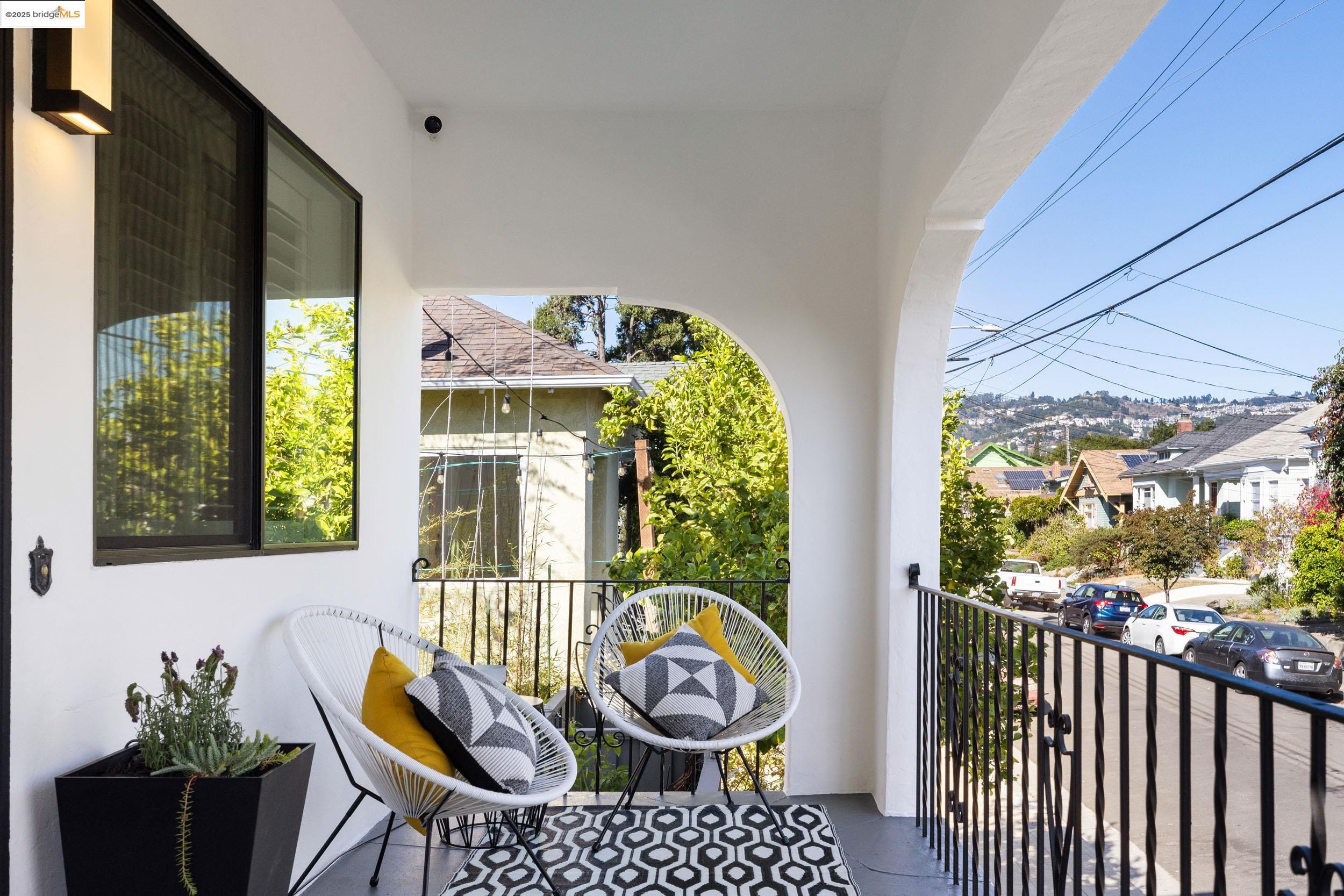 Detail Gallery Image 3 of 52 For 5239 Boyd Ave, Oakland,  CA 94618 - 3 Beds | 3 Baths