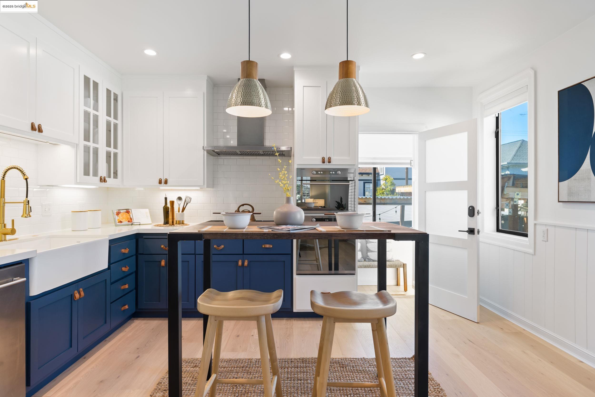 Detail Gallery Image 6 of 52 For 5239 Boyd Ave, Oakland,  CA 94618 - 3 Beds | 3 Baths