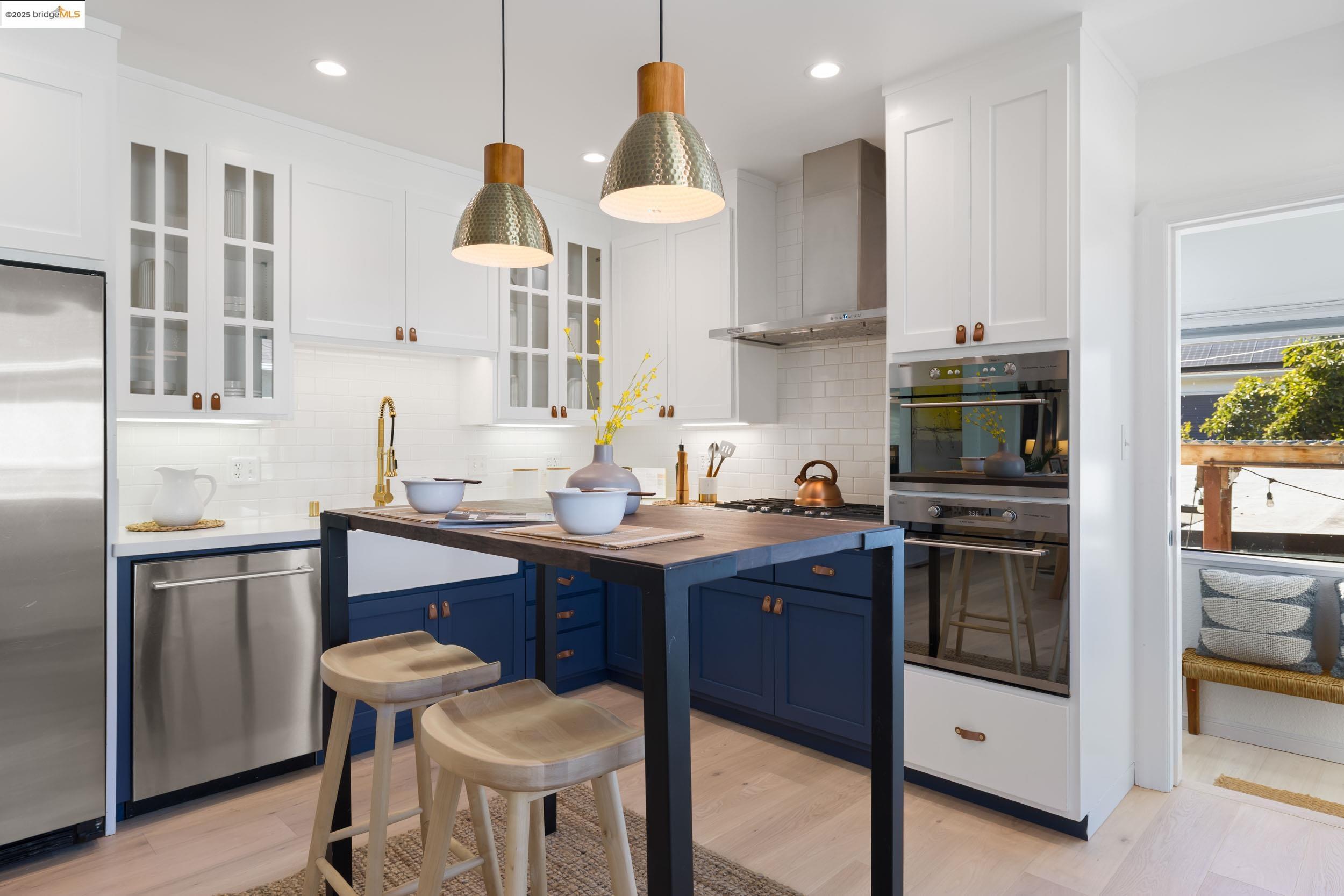 Detail Gallery Image 9 of 52 For 5239 Boyd Ave, Oakland,  CA 94618 - 3 Beds | 3 Baths