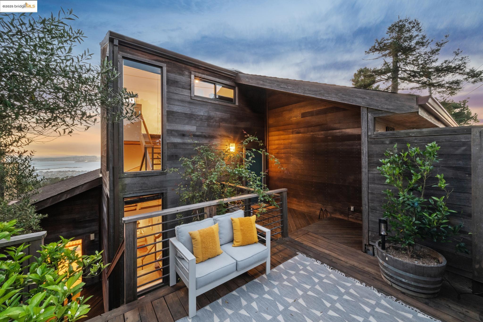 Detail Gallery Image 2 of 60 For 1344 Summit Rd, Berkeley,  CA 94708 - 4 Beds | 3 Baths