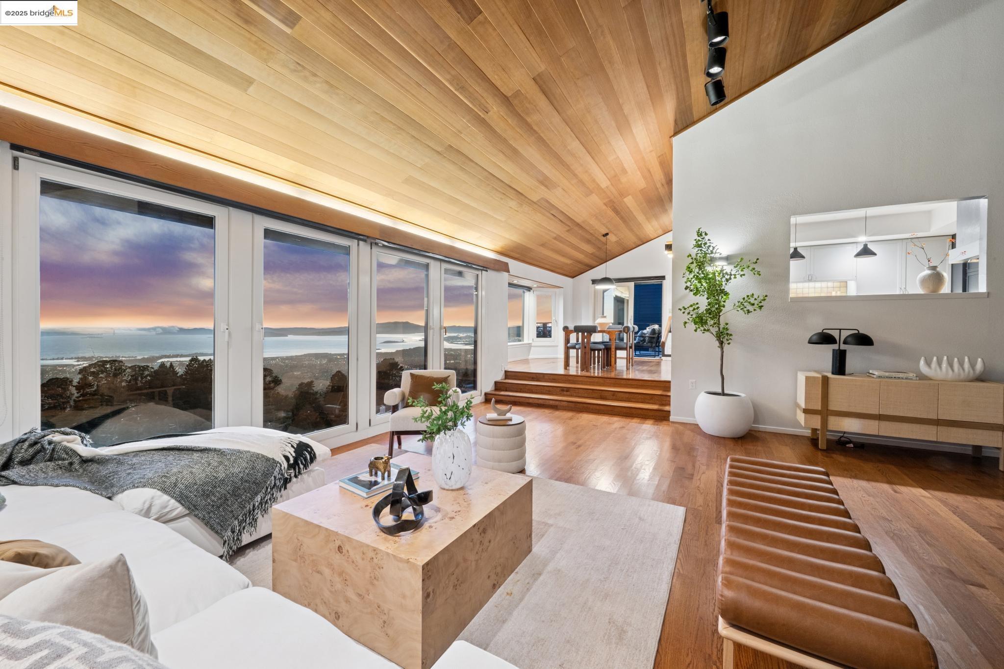 Detail Gallery Image 11 of 60 For 1344 Summit Rd, Berkeley,  CA 94708 - 4 Beds | 3 Baths