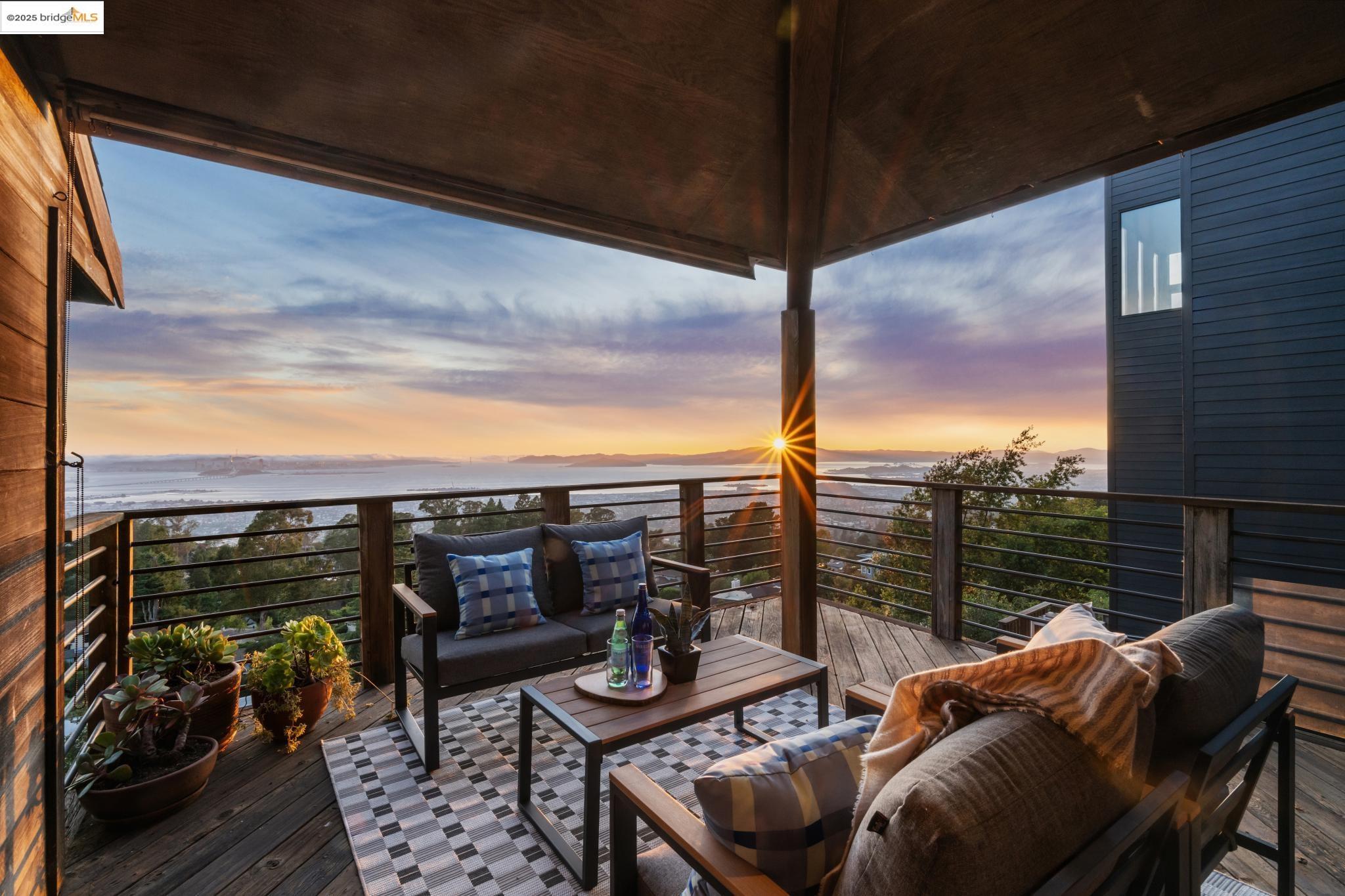 Detail Gallery Image 16 of 60 For 1344 Summit Rd, Berkeley,  CA 94708 - 4 Beds | 3 Baths