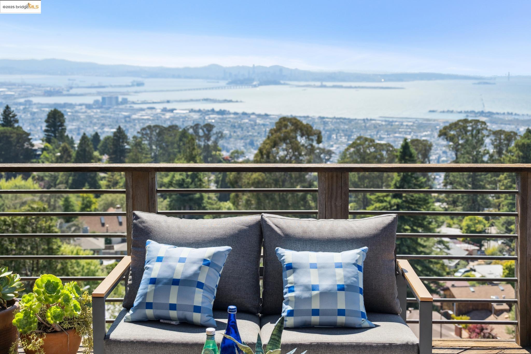 Detail Gallery Image 18 of 60 For 1344 Summit Rd, Berkeley,  CA 94708 - 4 Beds | 3 Baths