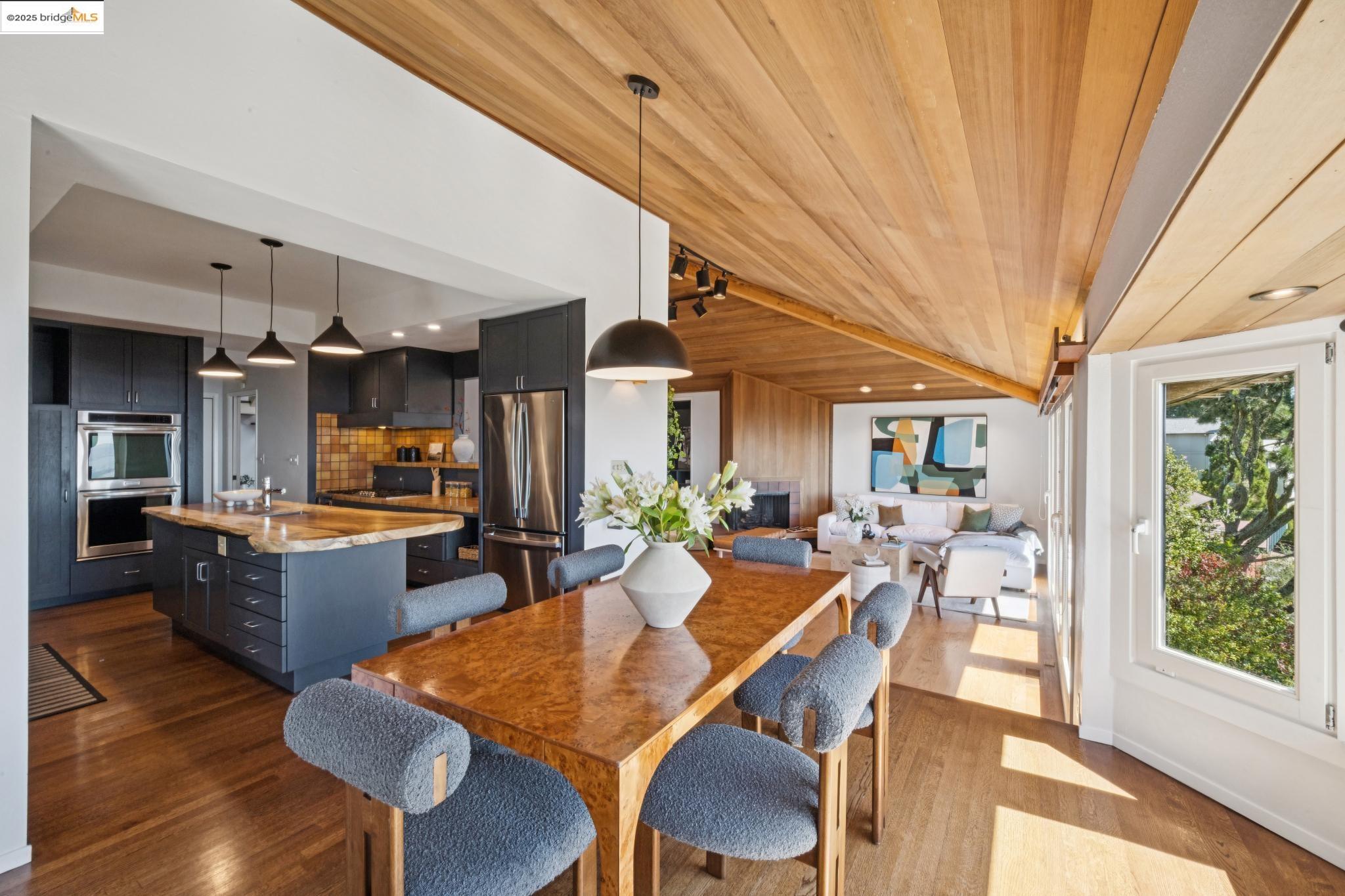 Detail Gallery Image 19 of 60 For 1344 Summit Rd, Berkeley,  CA 94708 - 4 Beds | 3 Baths