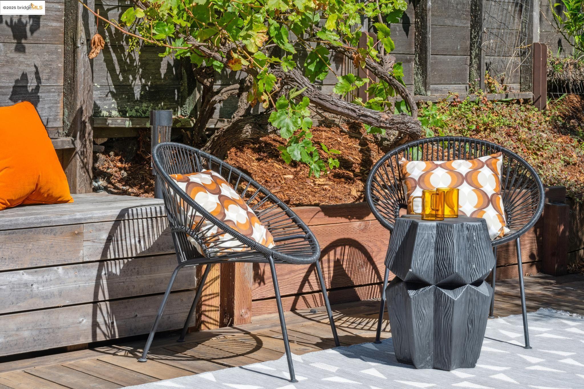 Detail Gallery Image 3 of 60 For 1344 Summit Rd, Berkeley,  CA 94708 - 4 Beds | 3 Baths
