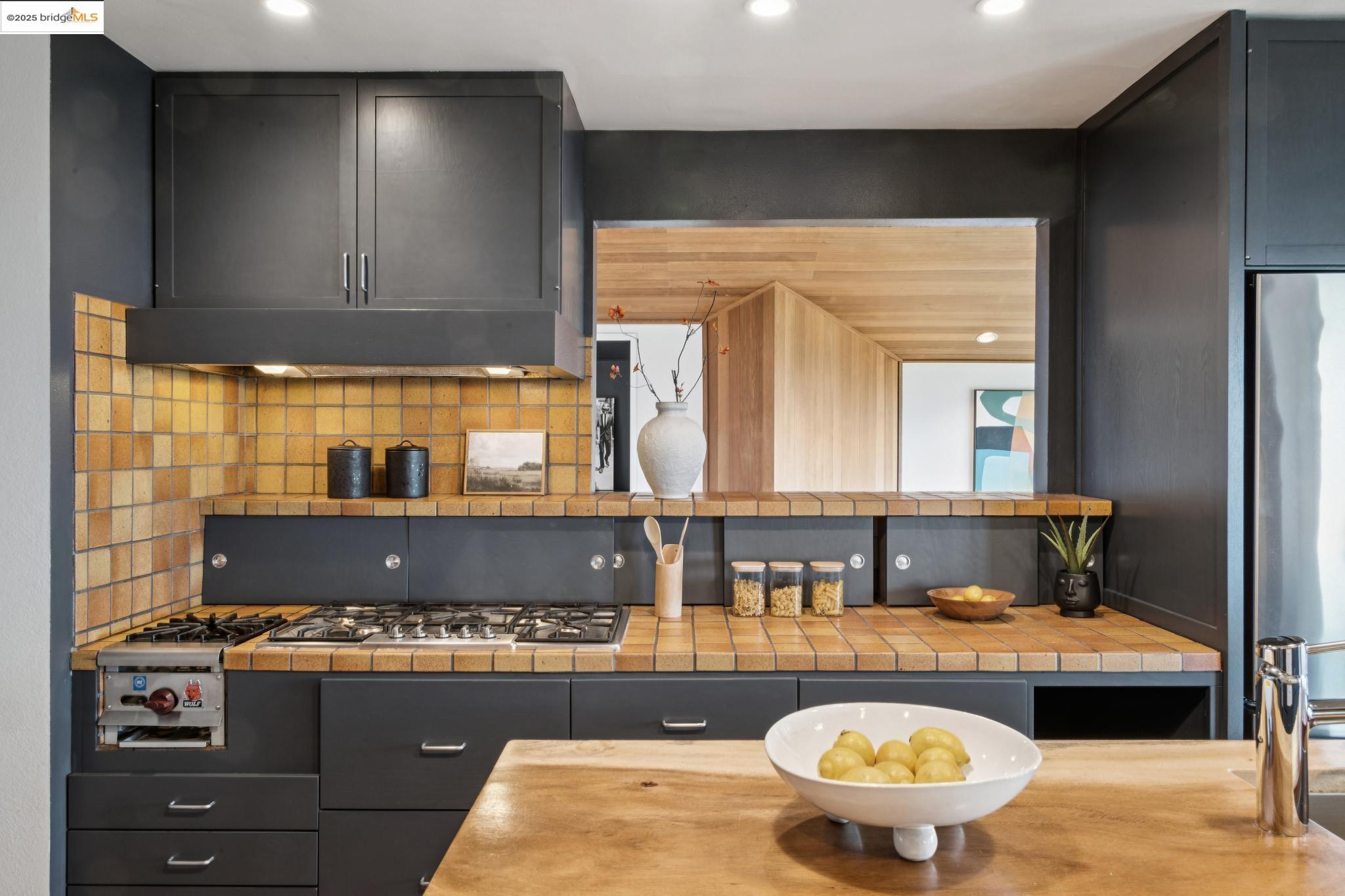 Detail Gallery Image 21 of 60 For 1344 Summit Rd, Berkeley,  CA 94708 - 4 Beds | 3 Baths