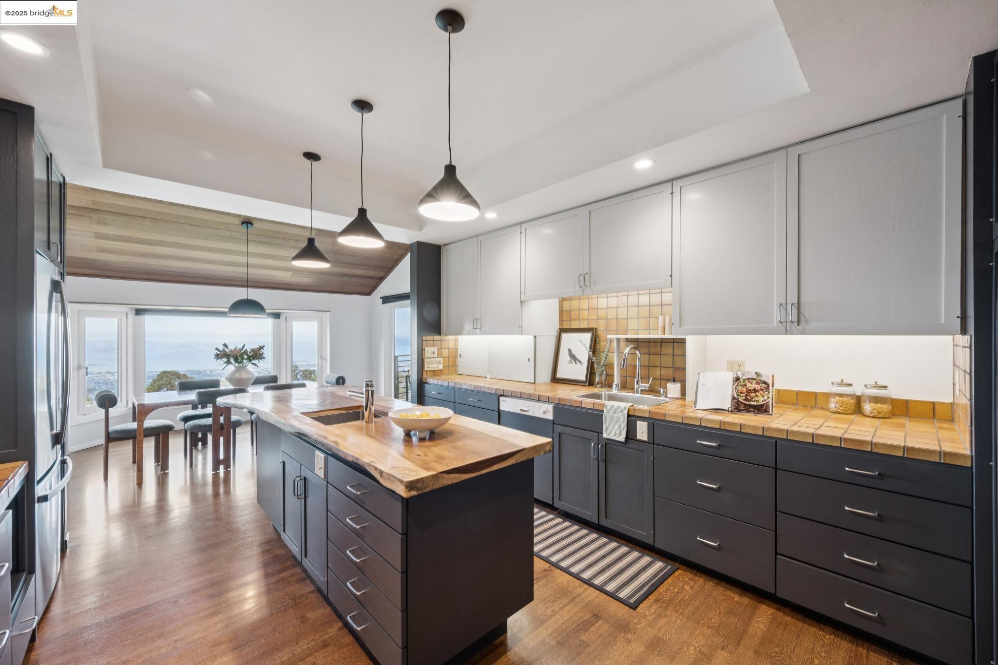 Detail Gallery Image 22 of 60 For 1344 Summit Rd, Berkeley,  CA 94708 - 4 Beds | 3 Baths
