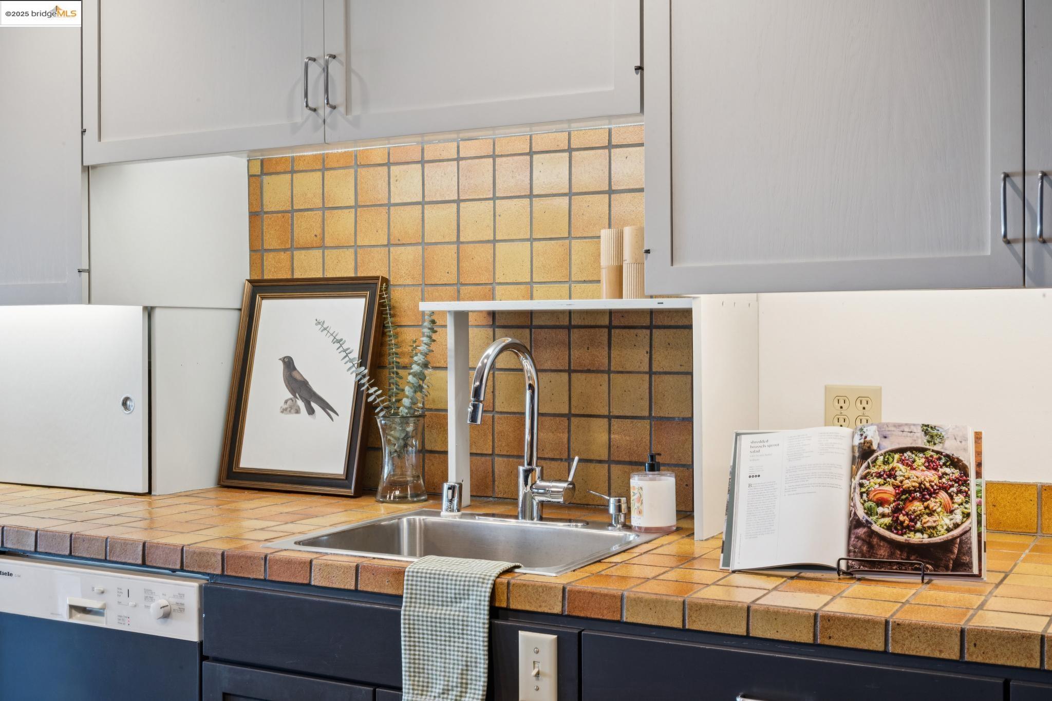 Detail Gallery Image 23 of 60 For 1344 Summit Rd, Berkeley,  CA 94708 - 4 Beds | 3 Baths
