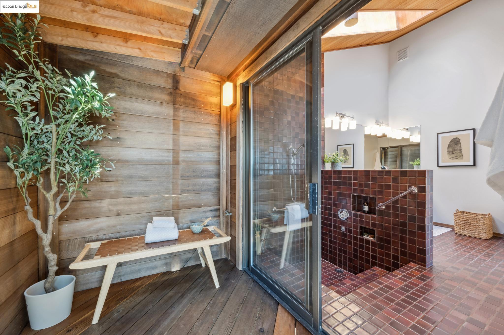 Detail Gallery Image 34 of 60 For 1344 Summit Rd, Berkeley,  CA 94708 - 4 Beds | 3 Baths