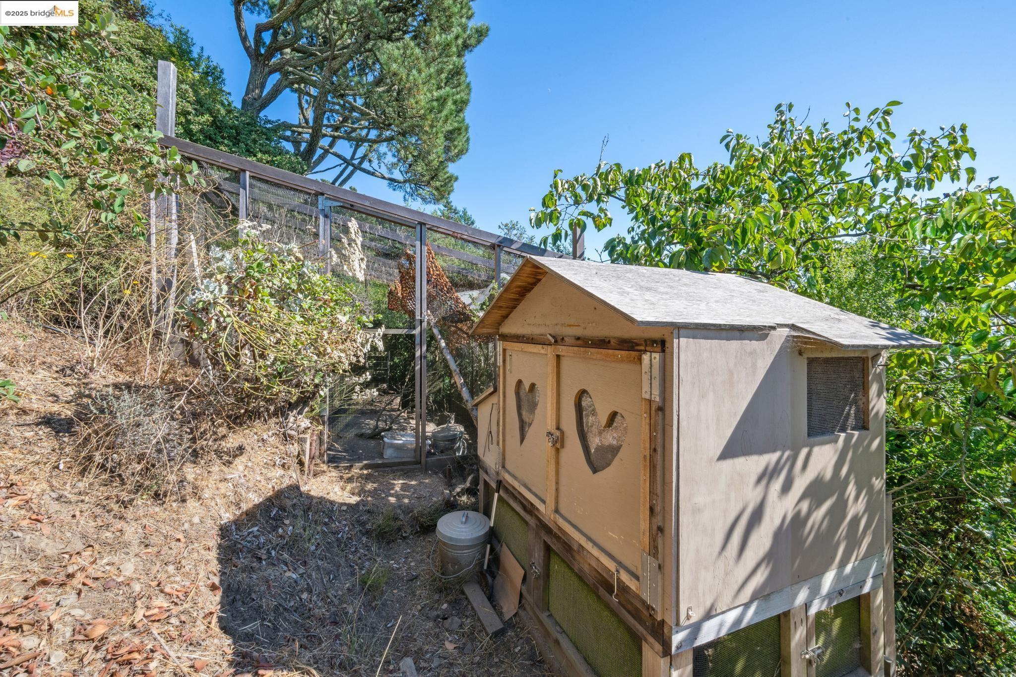 Detail Gallery Image 58 of 60 For 1344 Summit Rd, Berkeley,  CA 94708 - 4 Beds | 3 Baths