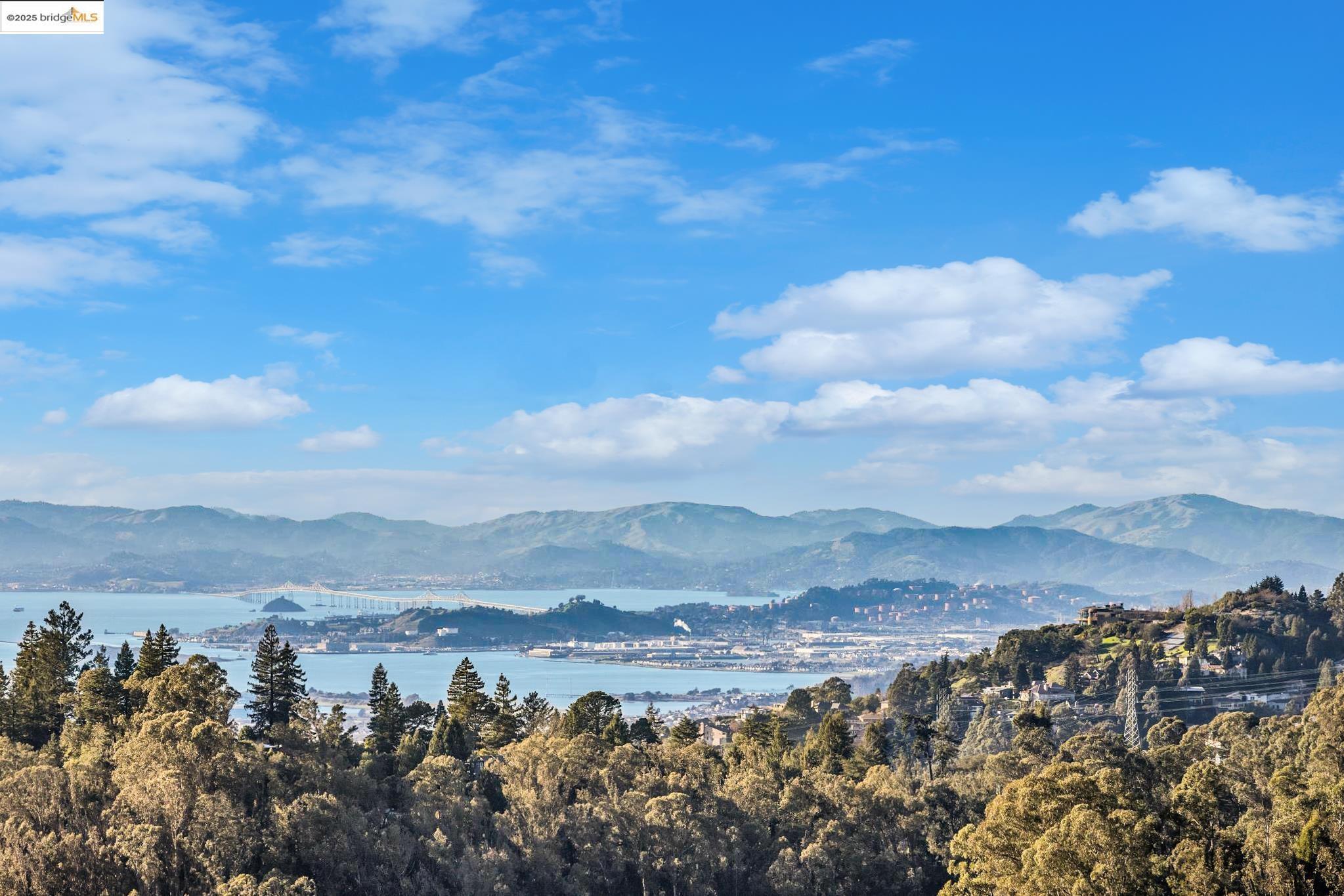 Detail Gallery Image 12 of 60 For 58 Villanova Dr, Oakland,  CA 94611 - 4 Beds | 3/1 Baths