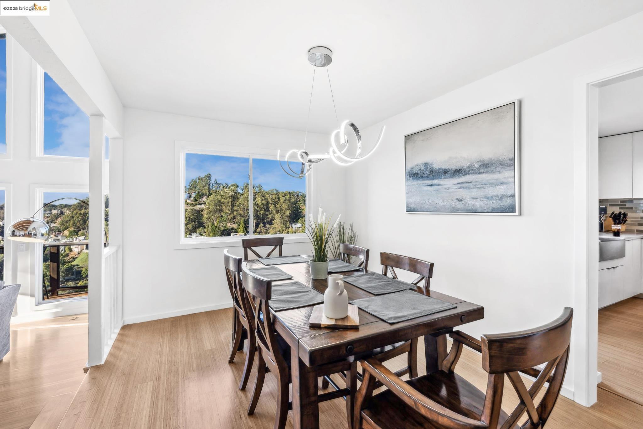 Detail Gallery Image 14 of 60 For 58 Villanova Dr, Oakland,  CA 94611 - 4 Beds | 3/1 Baths