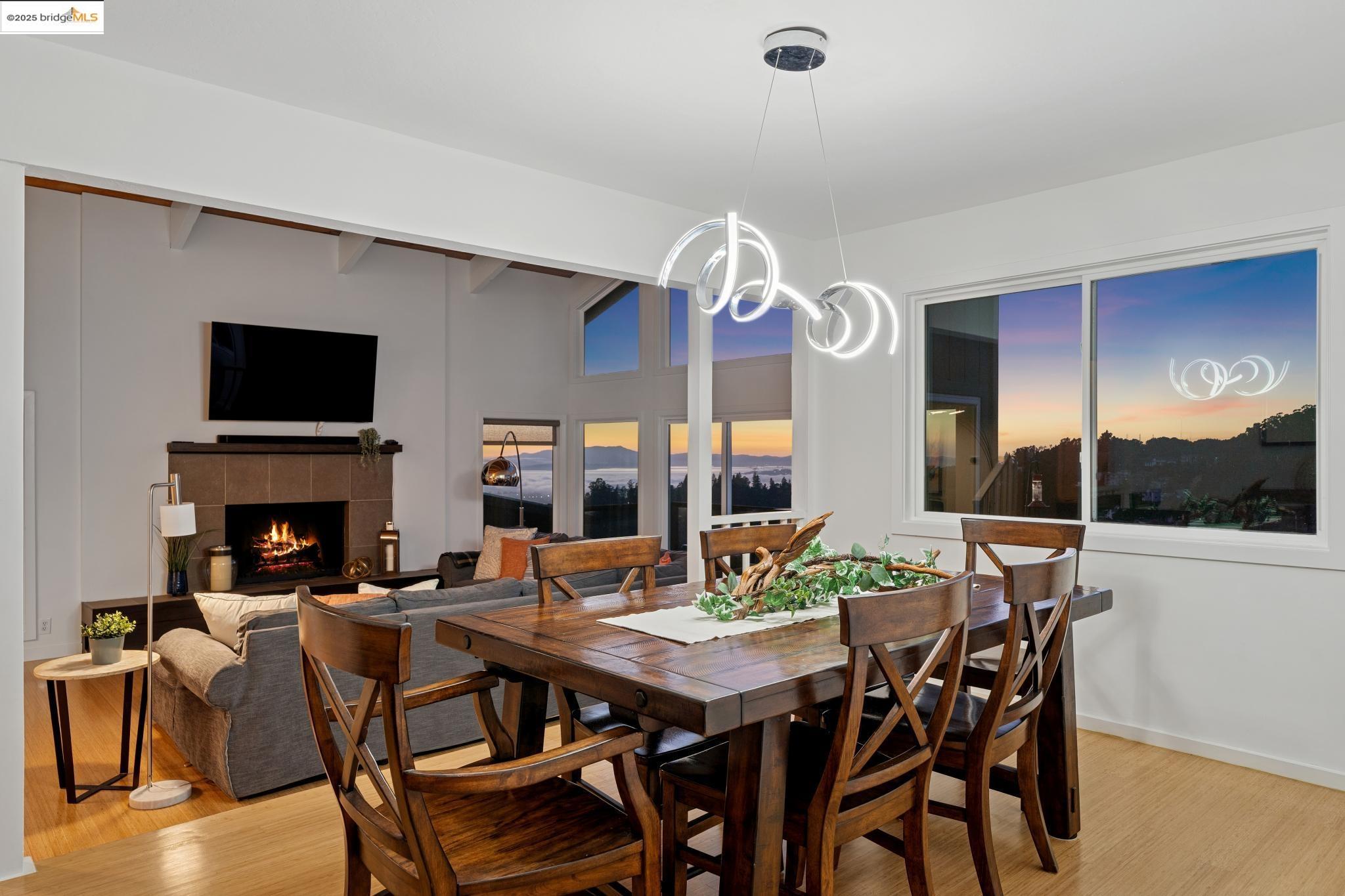 Detail Gallery Image 15 of 60 For 58 Villanova Dr, Oakland,  CA 94611 - 4 Beds | 3/1 Baths
