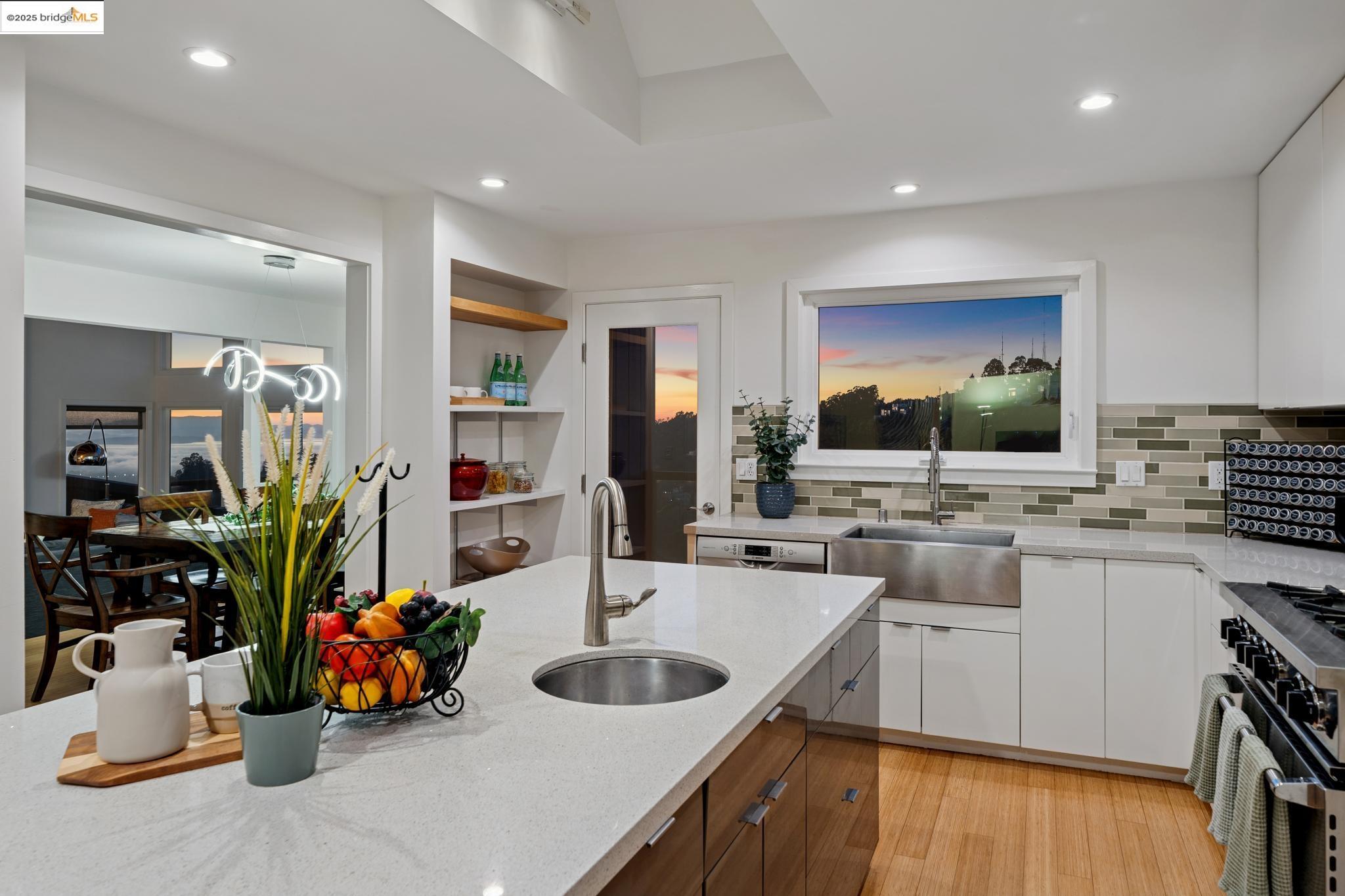 Detail Gallery Image 20 of 60 For 58 Villanova Dr, Oakland,  CA 94611 - 4 Beds | 3/1 Baths