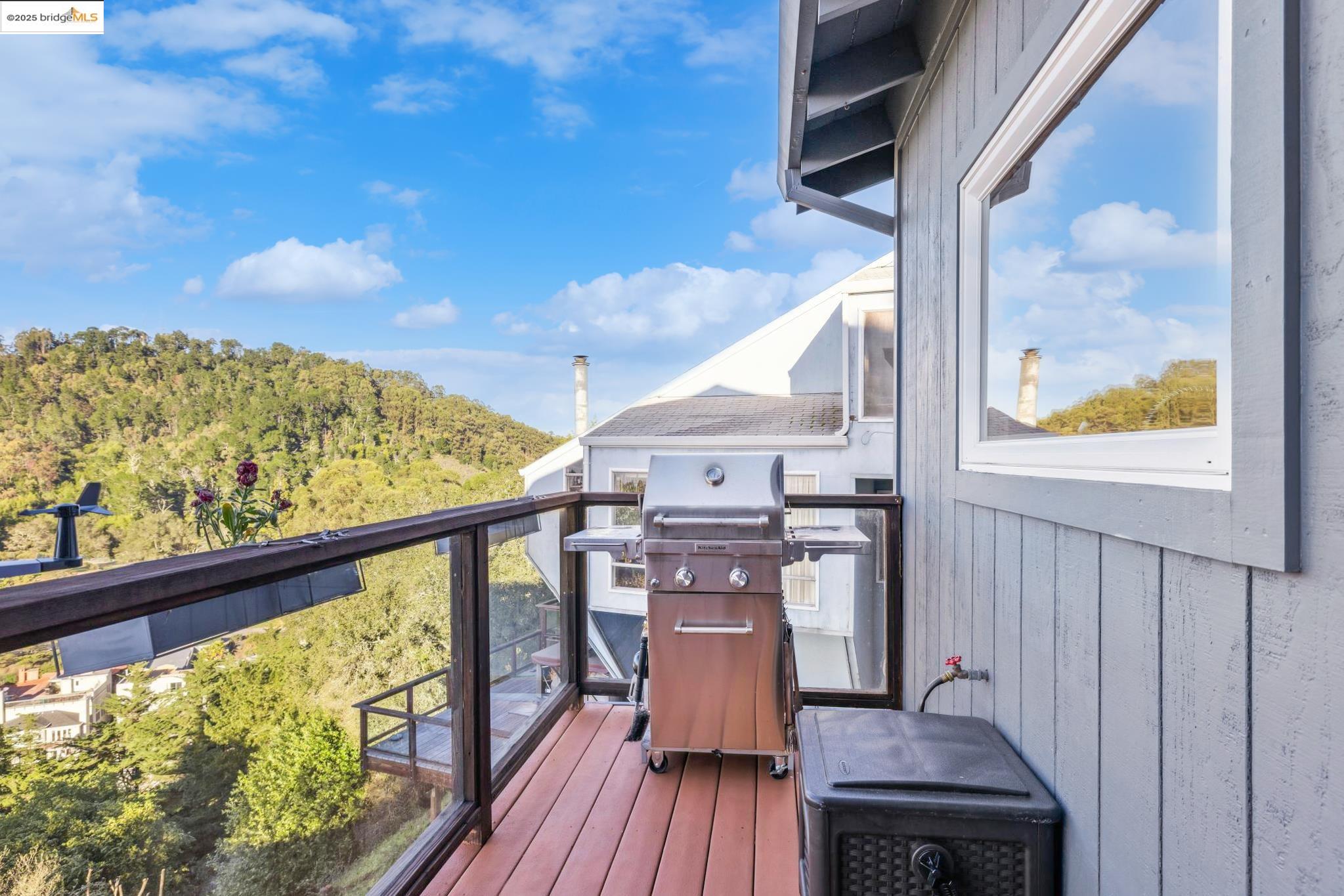 Detail Gallery Image 25 of 60 For 58 Villanova Dr, Oakland,  CA 94611 - 4 Beds | 3/1 Baths